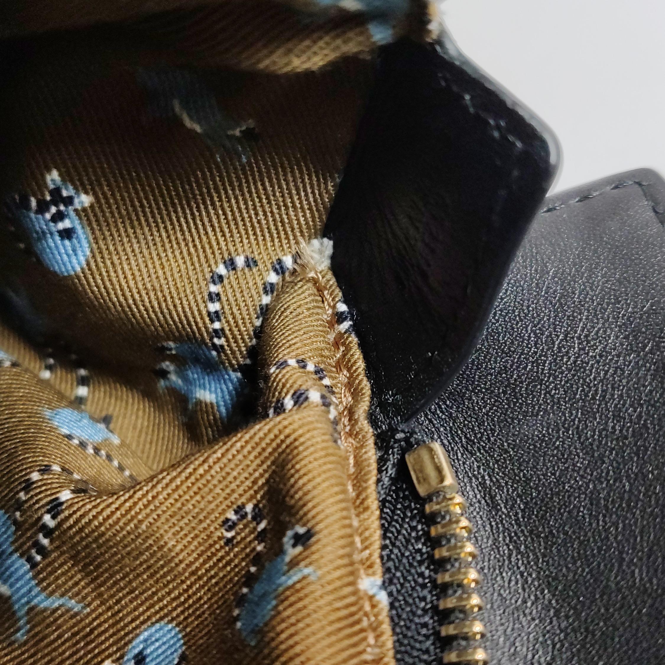 Loewe x Suna Fujita Lemur Puzzle Edge Small Black Leather Crossbody Bag en vente 5