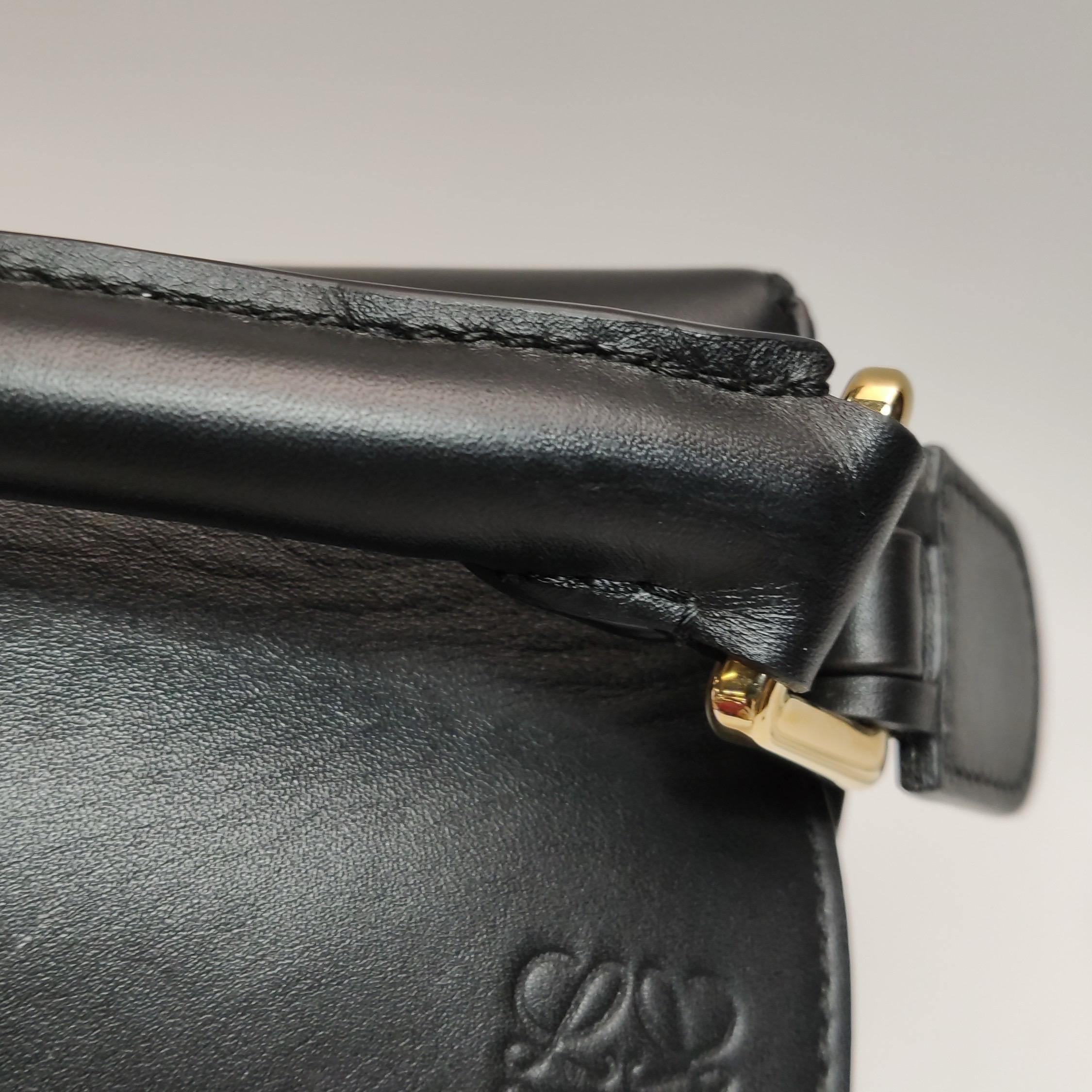 Loewe x Suna Fujita Lemur Puzzle Edge Small Black Leather Crossbody Bag en vente 11