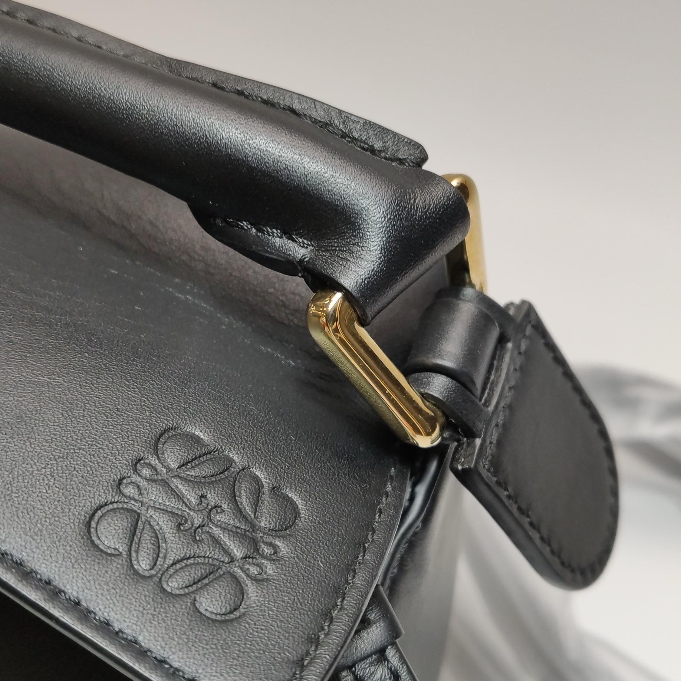 Loewe x Suna Fujita Lemur Puzzle Edge Small Black Leather Crossbody Bag en vente 14