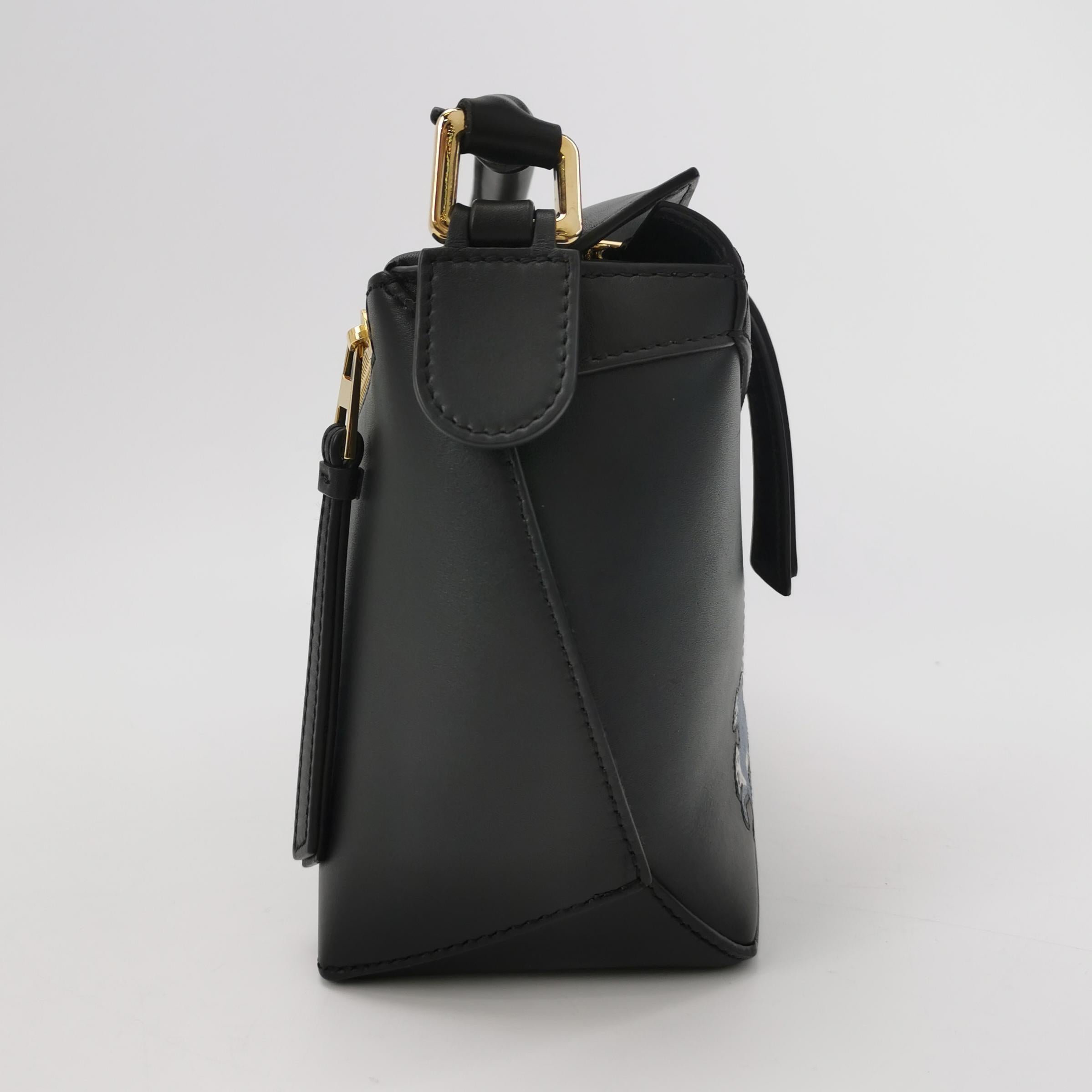 Noir Loewe x Suna Fujita Lemur Puzzle Edge Small Black Leather Crossbody Bag en vente