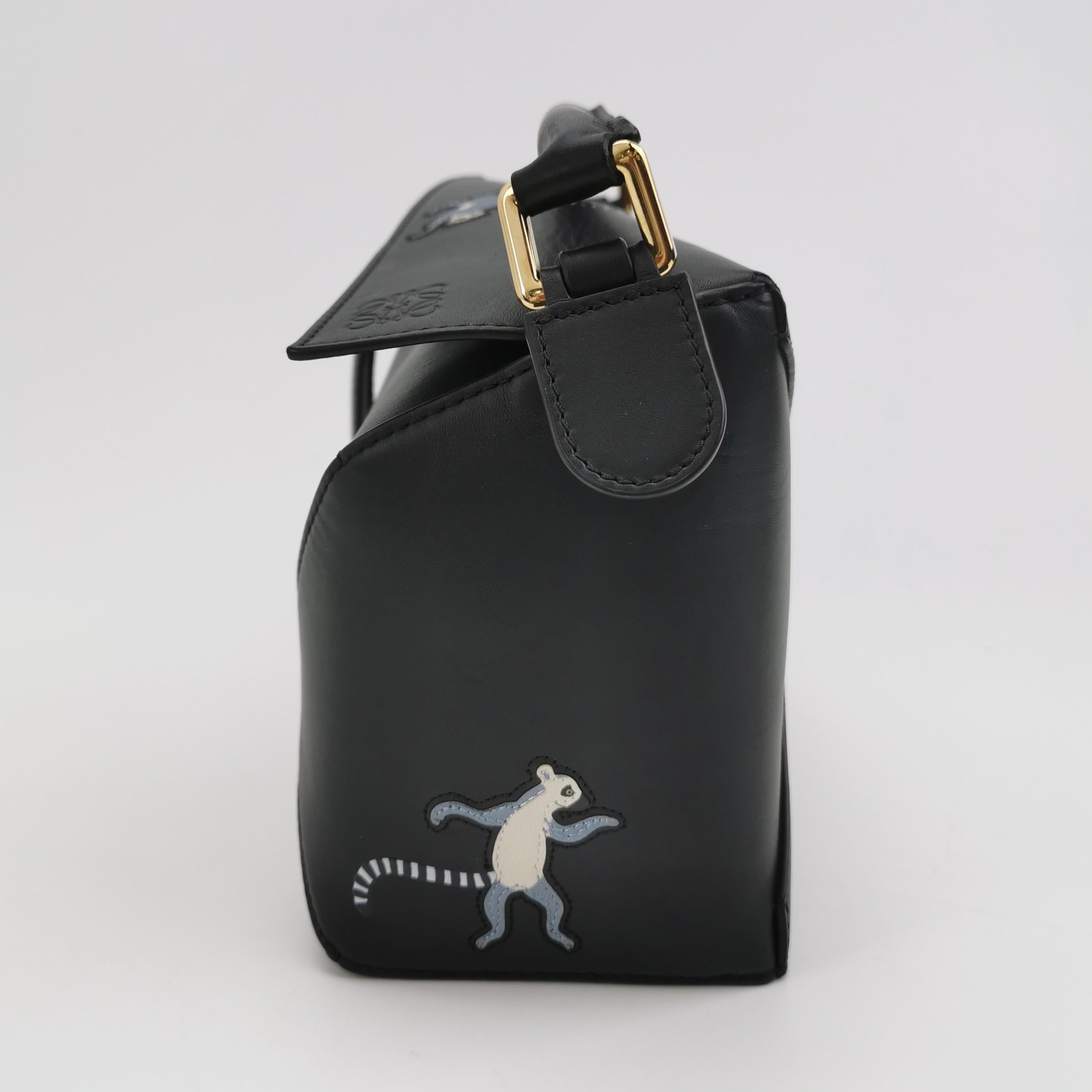 Loewe x Suna Fujita Lemur Puzzle Edge Small Black Leather Crossbody Bag Bon état - En vente à AUBERVILLIERS, FR