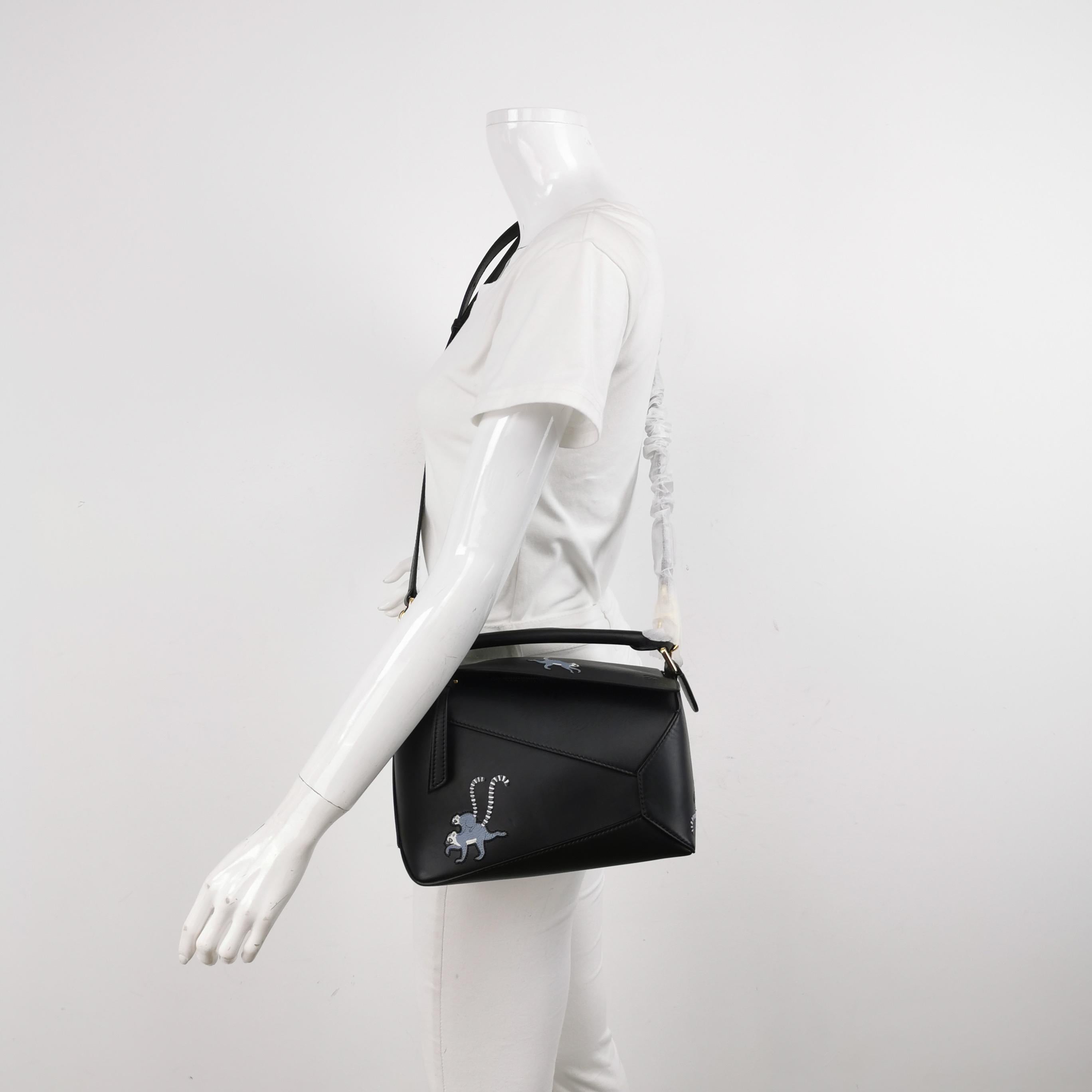 Loewe x Suna Fujita Lemur Puzzle Edge Small Black Leather Crossbody Bag Pour femmes en vente
