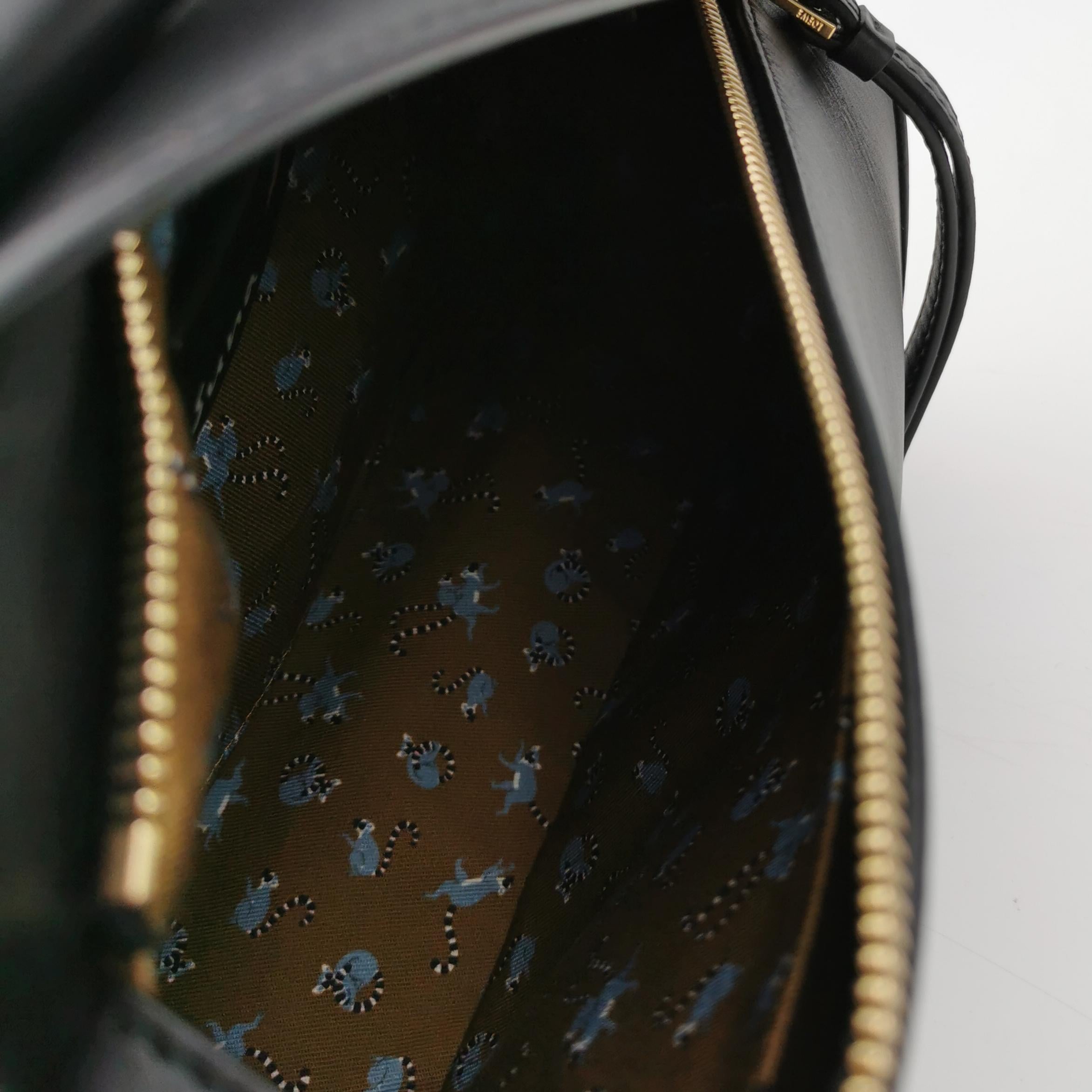 Loewe x Suna Fujita Lemur Puzzle Edge Small Black Leather Crossbody Bag en vente 2