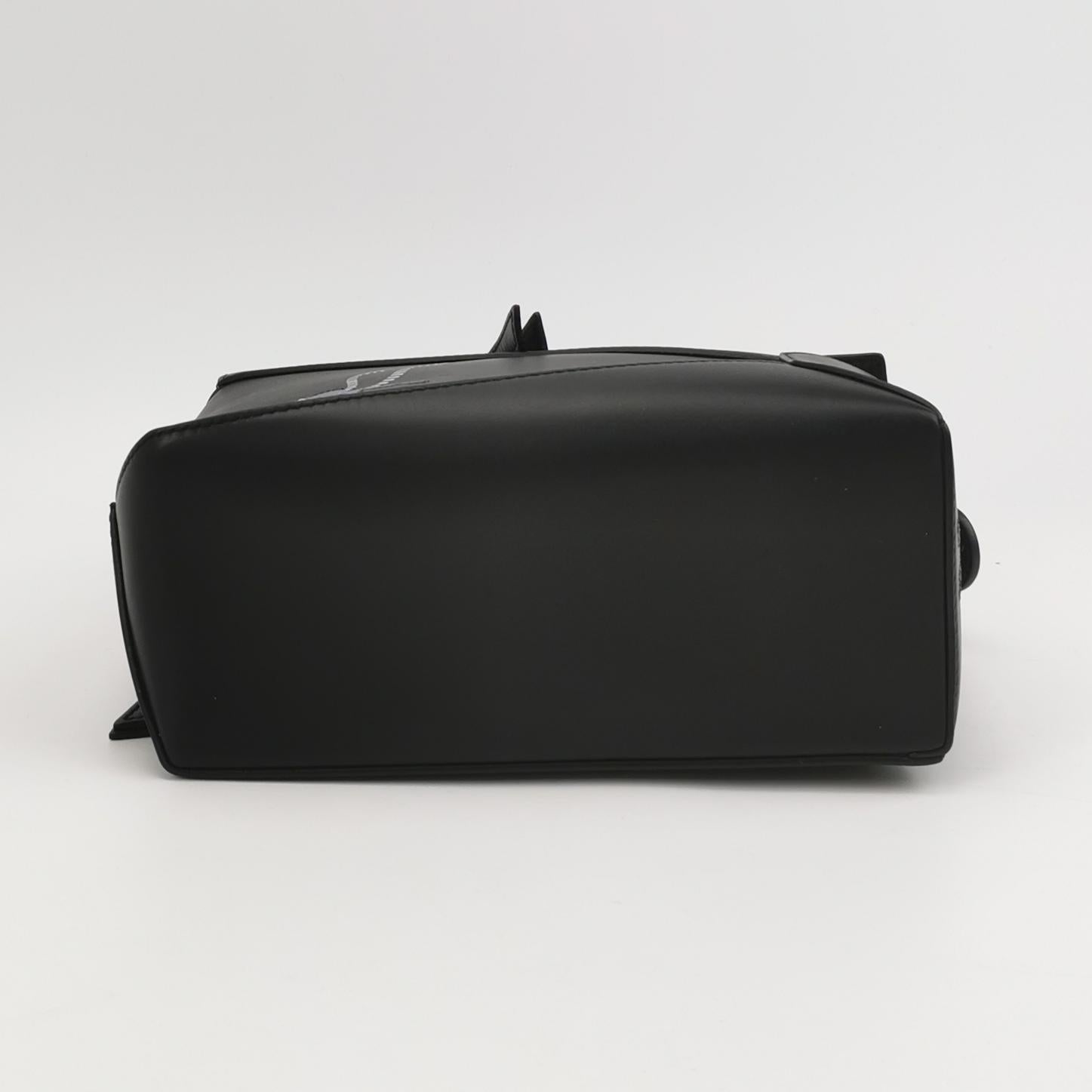 Loewe x Suna Fujita Lemur Puzzle Edge Small Black Leather Crossbody Bag en vente 3