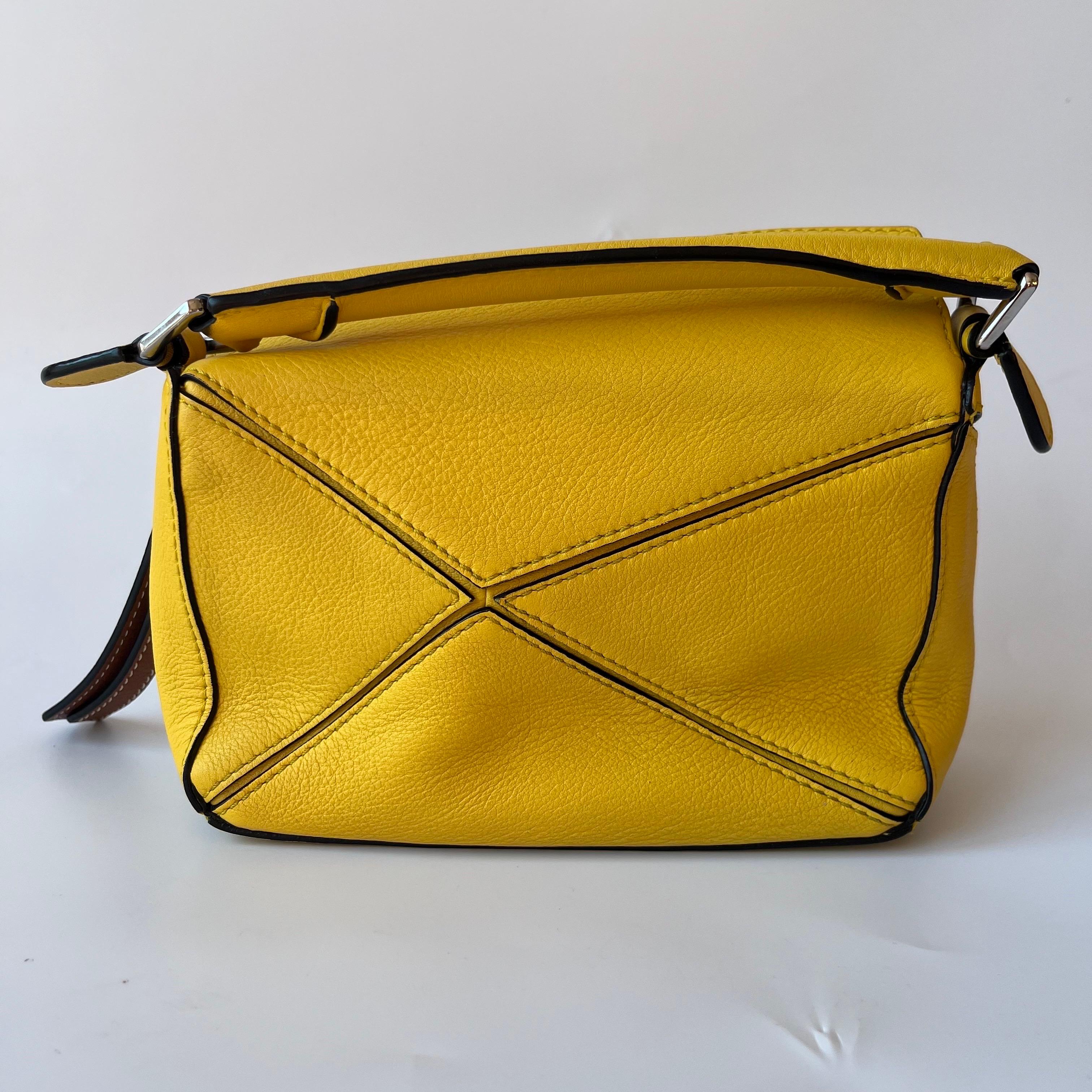 Loewe x Totoro Studio Ghibli Collection Puzzle Mini Yellow In Excellent Condition In AUBERVILLIERS, FR
