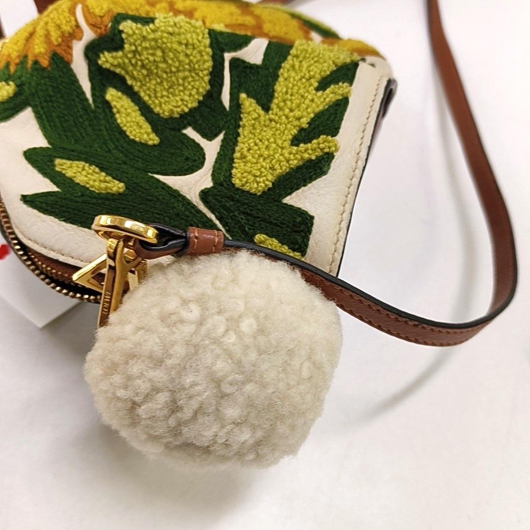 Loewe x William De Morgan Bunny Floral Gestickt Braun Gelb Multicolor Kreuz im Angebot 9