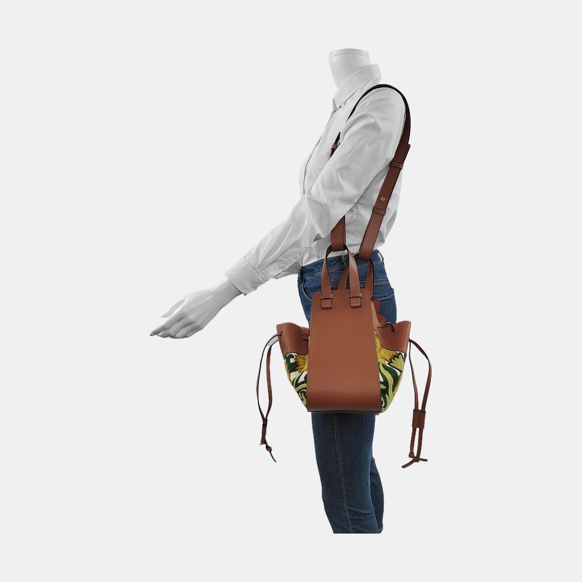 With a versatile and attention-grabbing design, LOEWE's Hammock Bag boasts a shape that serves multiple purposes. The name 