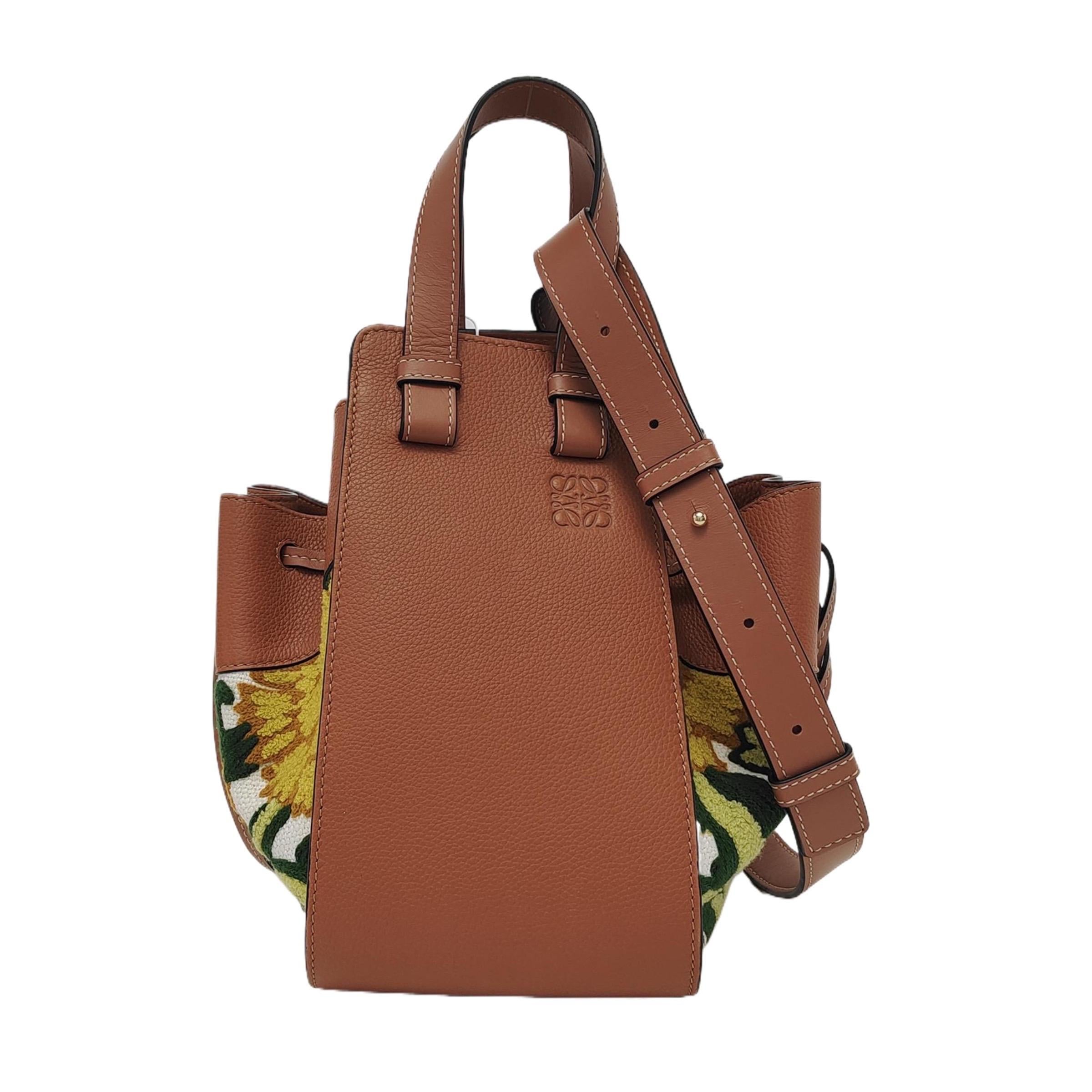 Loewe x William de Morgan Hammock Mini Tan Brown Yellow Flower Embroidery In Excellent Condition For Sale In AUBERVILLIERS, FR
