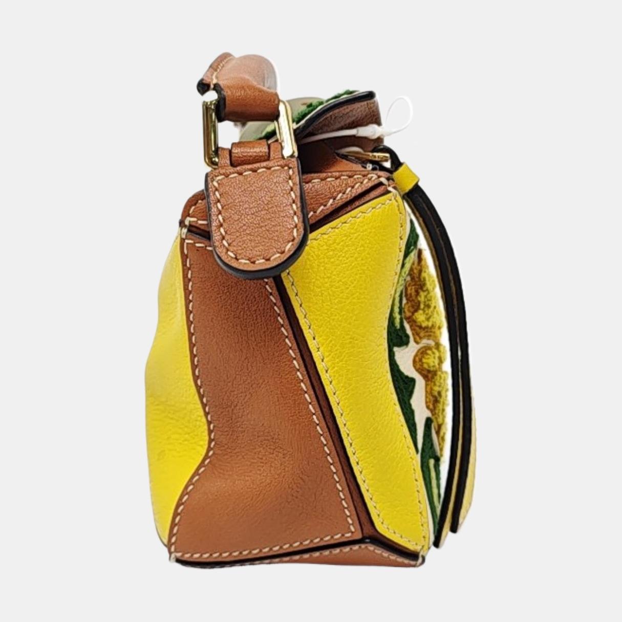 Loewe x William De Morgan Mini Puzzle brodé Brown Yellow Multicolor Bon état - En vente à AUBERVILLIERS, FR