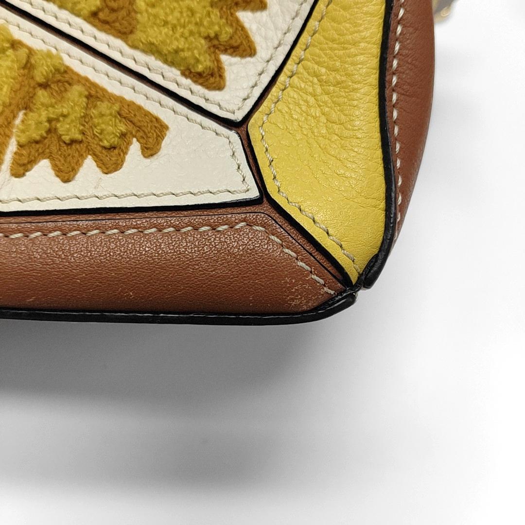 Loewe x William De Morgan Mini Puzzle brodé Brown Yellow Multicolor en vente 2