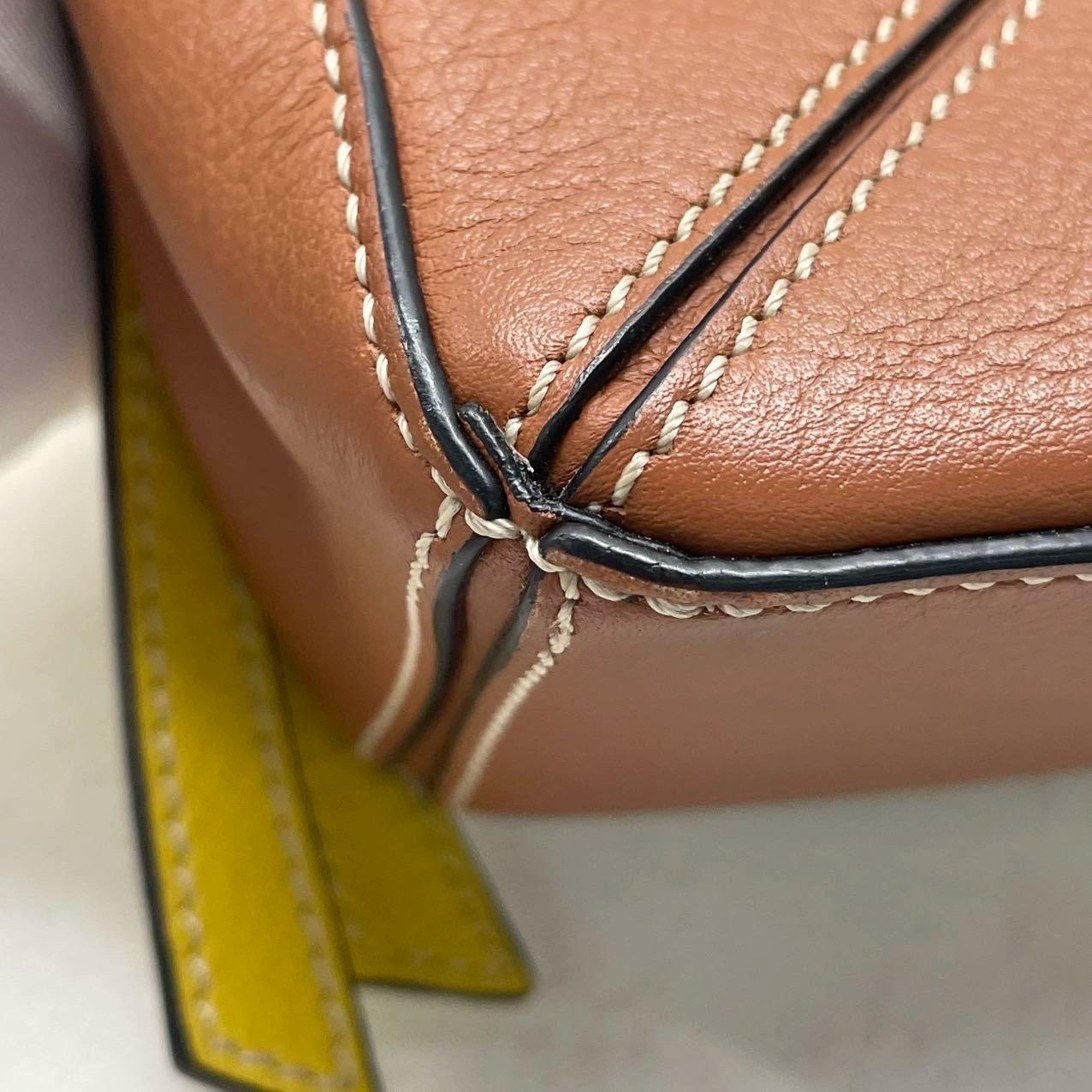 Loewe x William De Morgan Puzzle Mini brodé jaune multicolore en vente 9