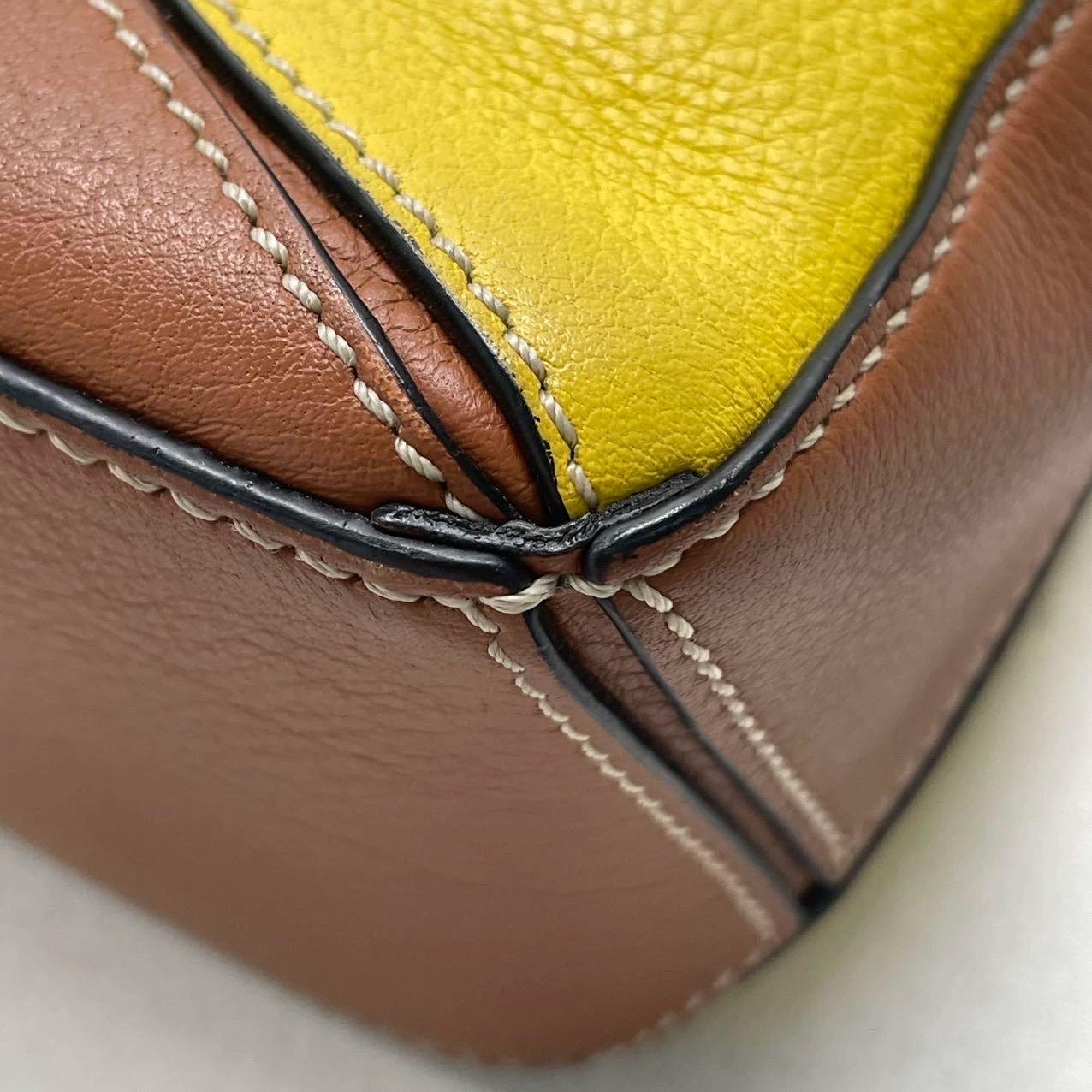 Loewe x William De Morgan Puzzle Mini brodé jaune multicolore en vente 10