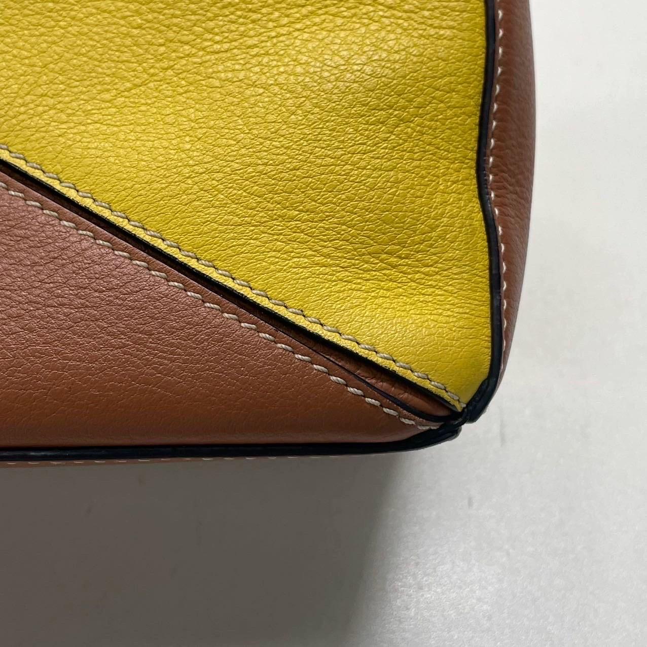 Loewe x William De Morgan Puzzle Mini brodé jaune multicolore en vente 12