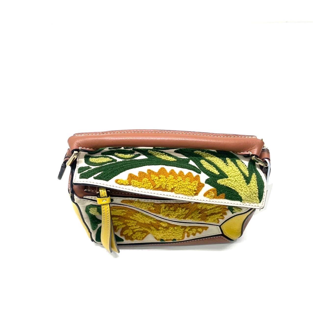 Jaune Loewe x William De Morgan Puzzle Mini brodé jaune multicolore en vente