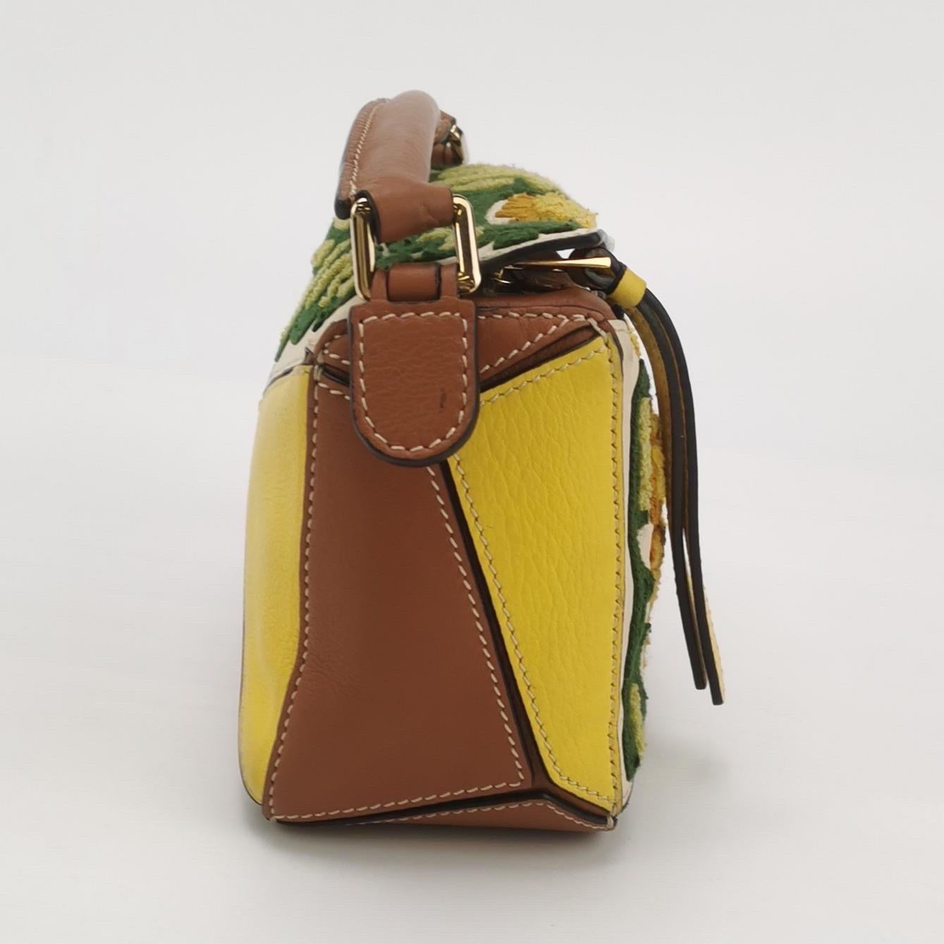De las mujeres Loewe x William De Morgan Puzzle Mini Bordado Amarillo Multicolor en venta