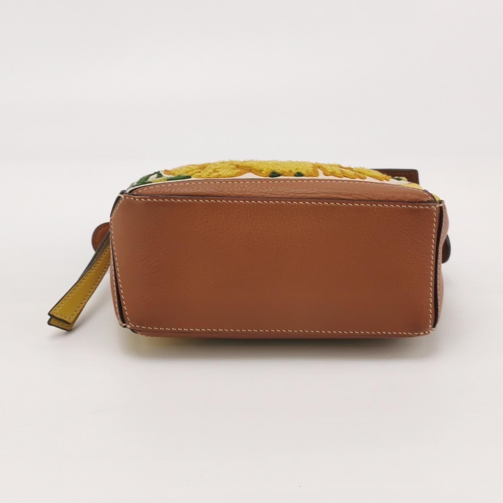 Loewe x William De Morgan Puzzle Mini Bordado Amarillo Multicolor en venta 1
