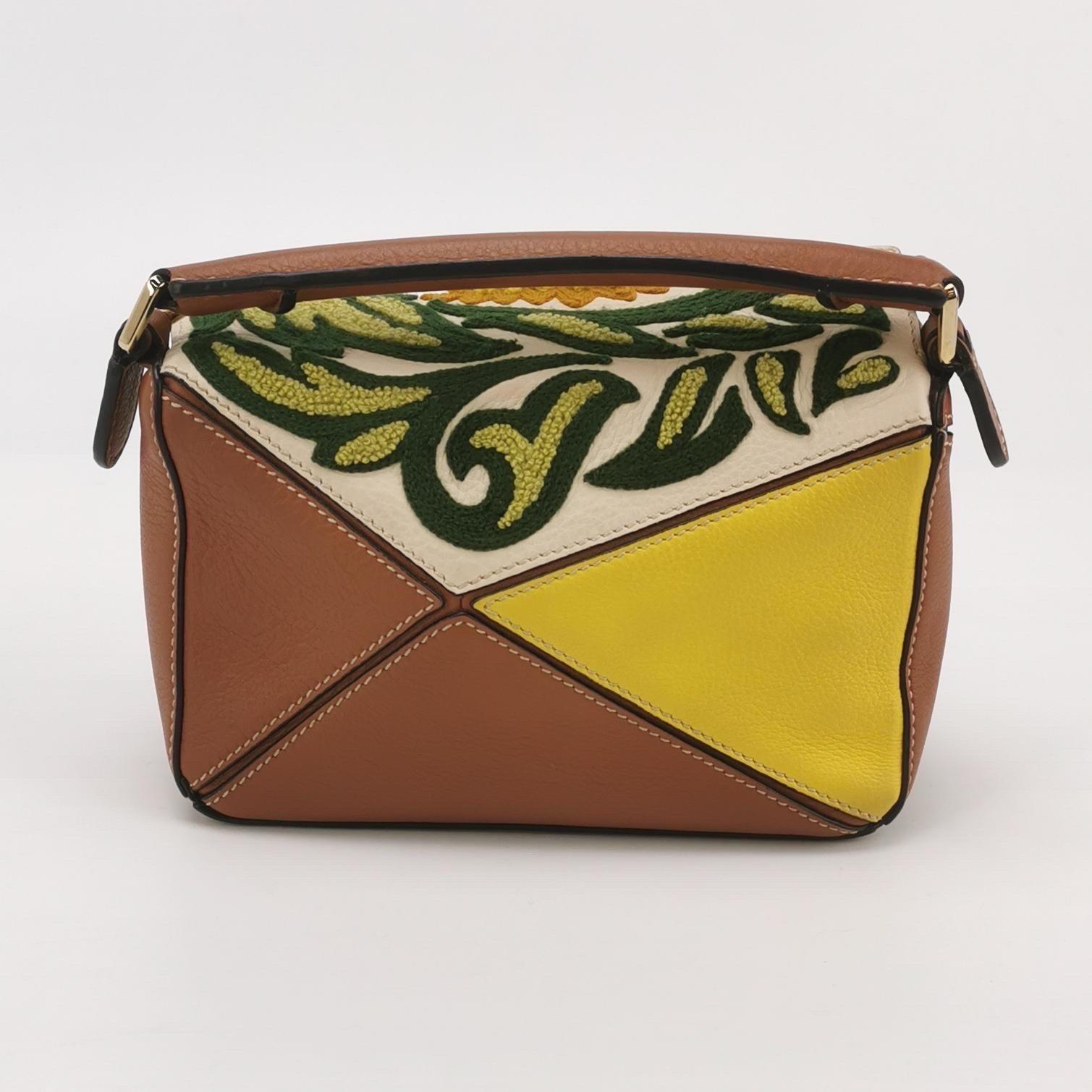 Loewe x William De Morgan Puzzle Mini Bordado Amarillo Multicolor en venta 2