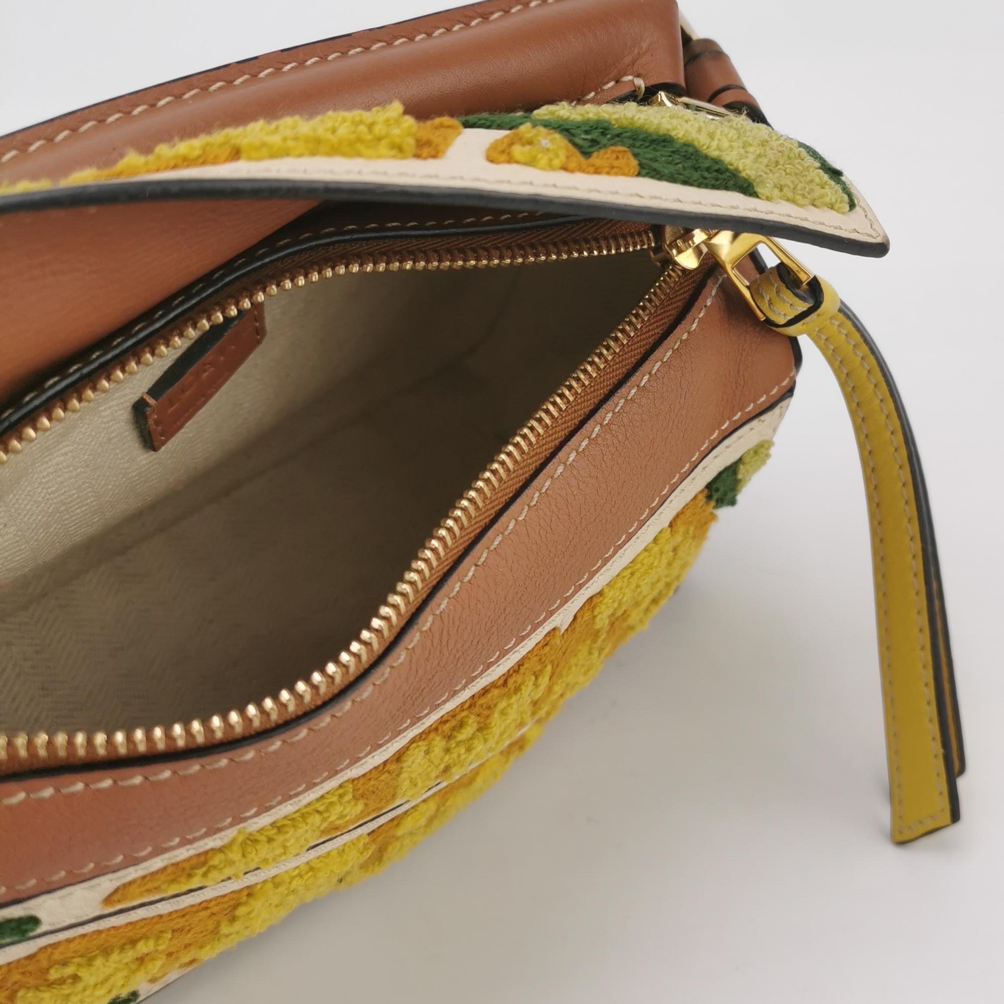 Loewe x William De Morgan Puzzle Mini Bordado Amarillo Multicolor en venta 4