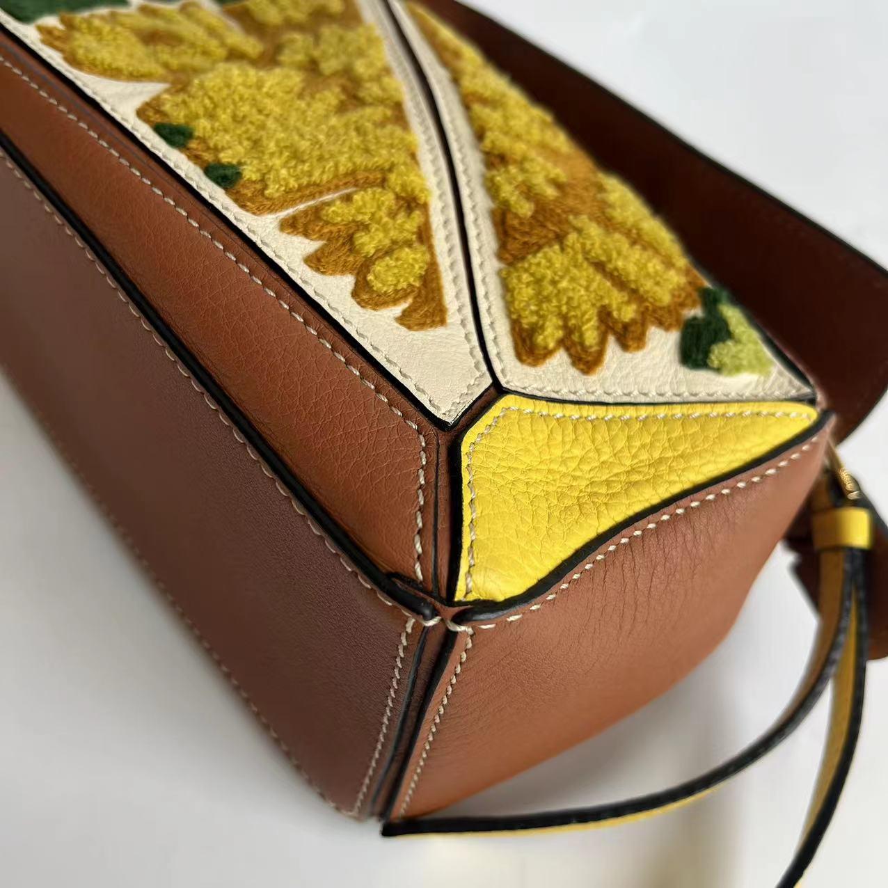 Loewe x William De Morgan Puzzle Small Embroidered Yellow Multicolor For Sale 6