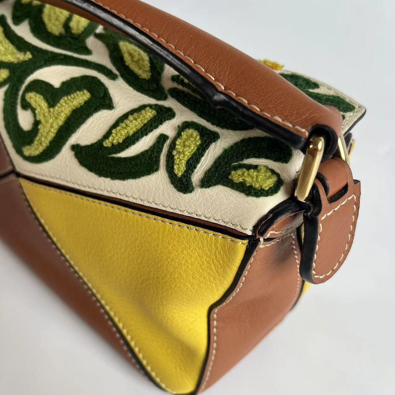 Loewe x William De Morgan Puzzle Small Embroidered Yellow Multicolor For Sale 8