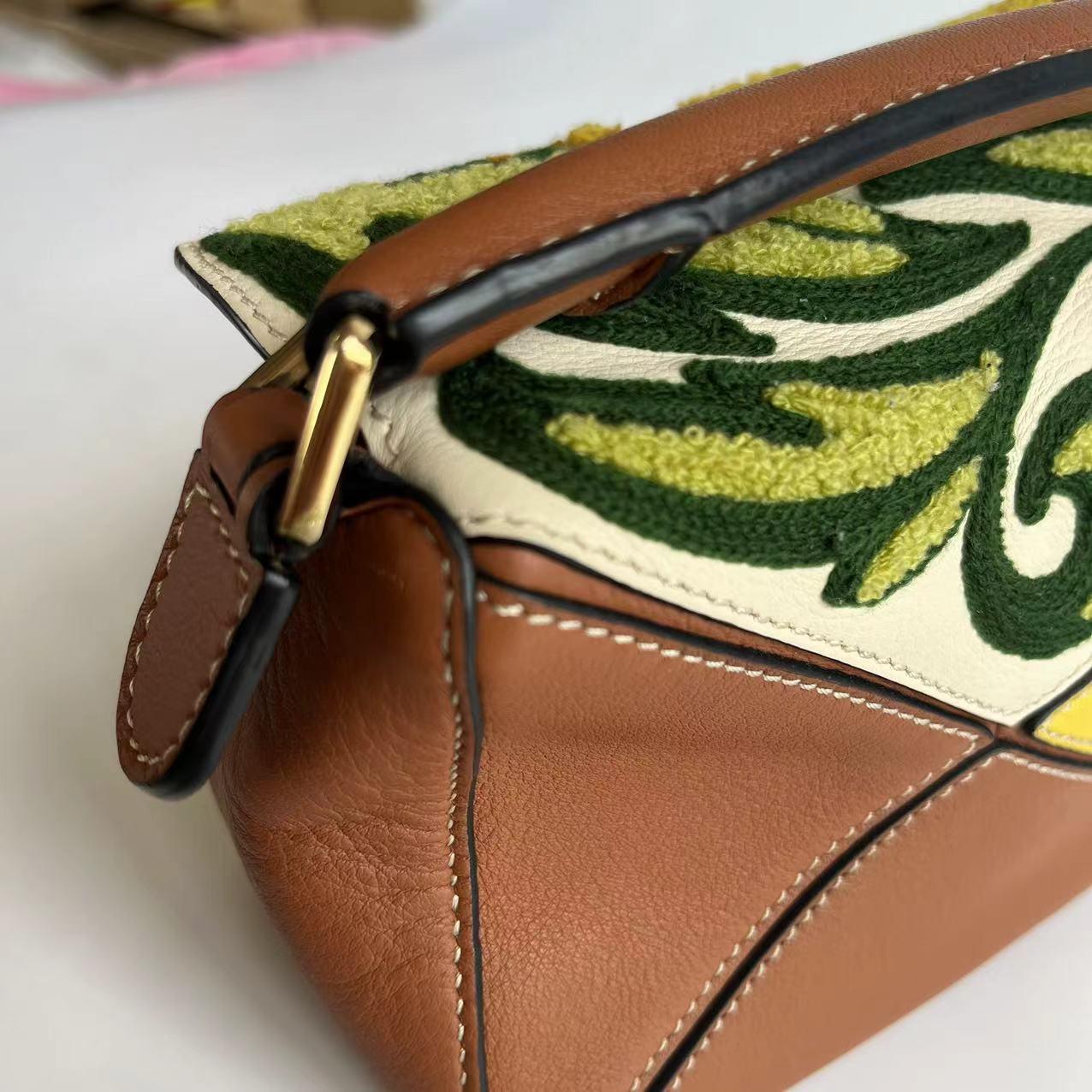 Loewe x William De Morgan Puzzle Small Embroidered Yellow Multicolor For Sale 10
