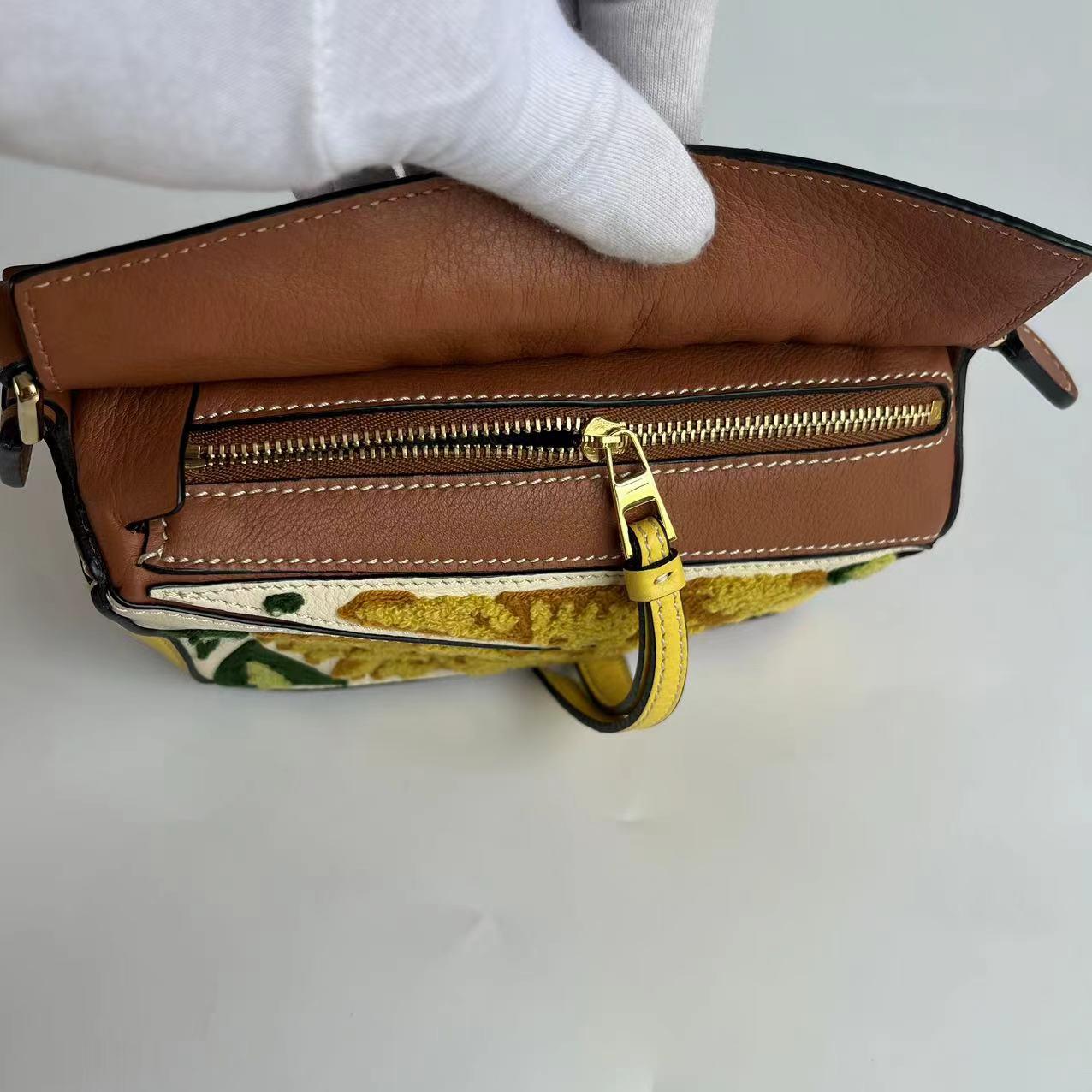 Loewe x William De Morgan Puzzle Small Embroidered Yellow Multicolor For Sale 11