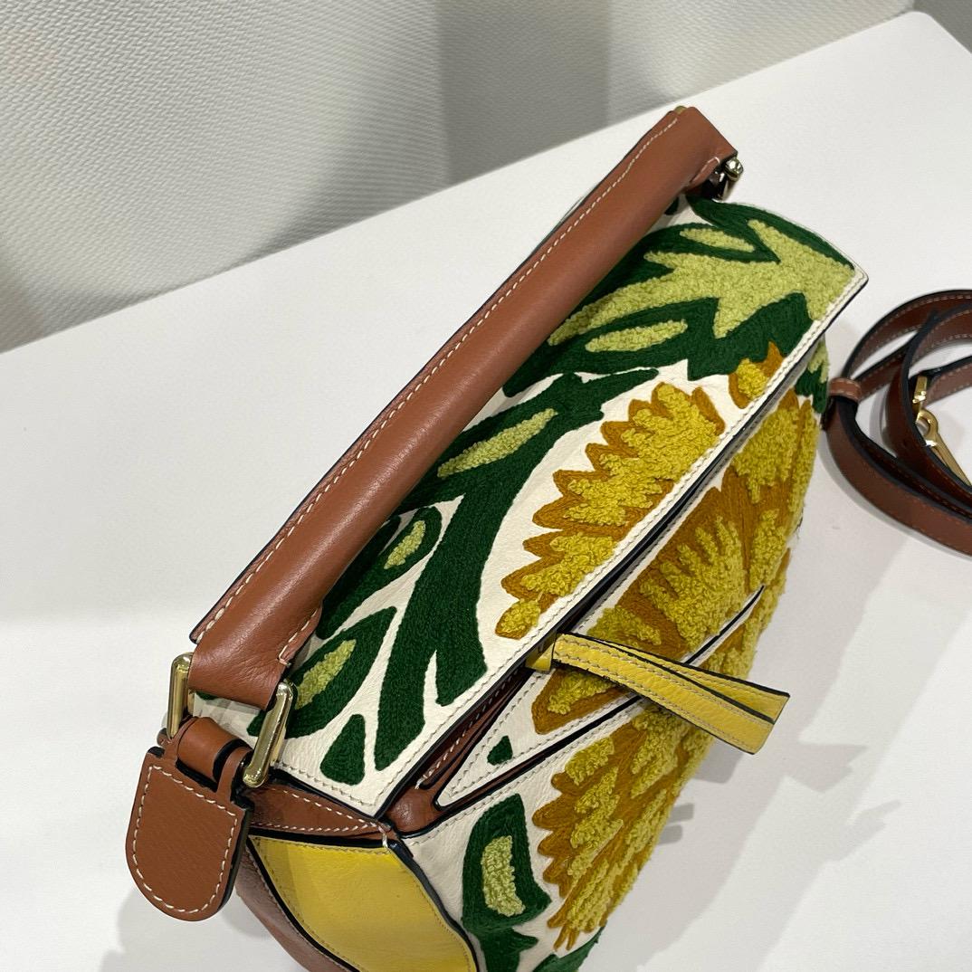 Jaune Loewe x William De Morgan Puzzle petite pièce brodée jaune multicolore en vente