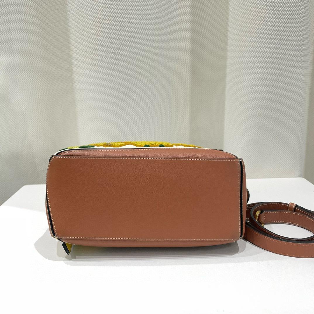 Loewe x William De Morgan Puzzle petite pièce brodée jaune multicolore Excellent état - En vente à AUBERVILLIERS, FR