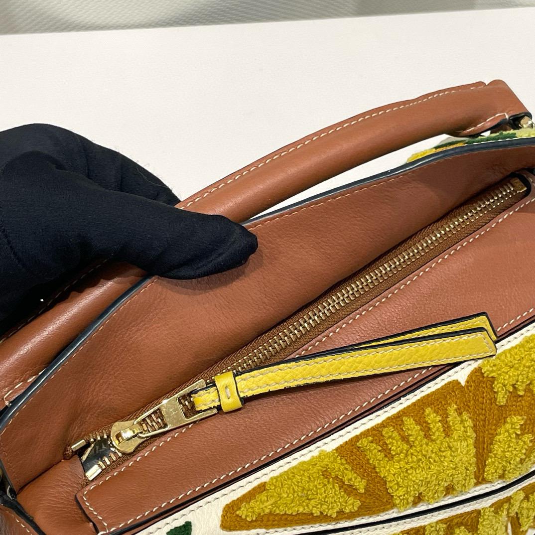 Loewe x William De Morgan Puzzle petite pièce brodée jaune multicolore Pour femmes en vente