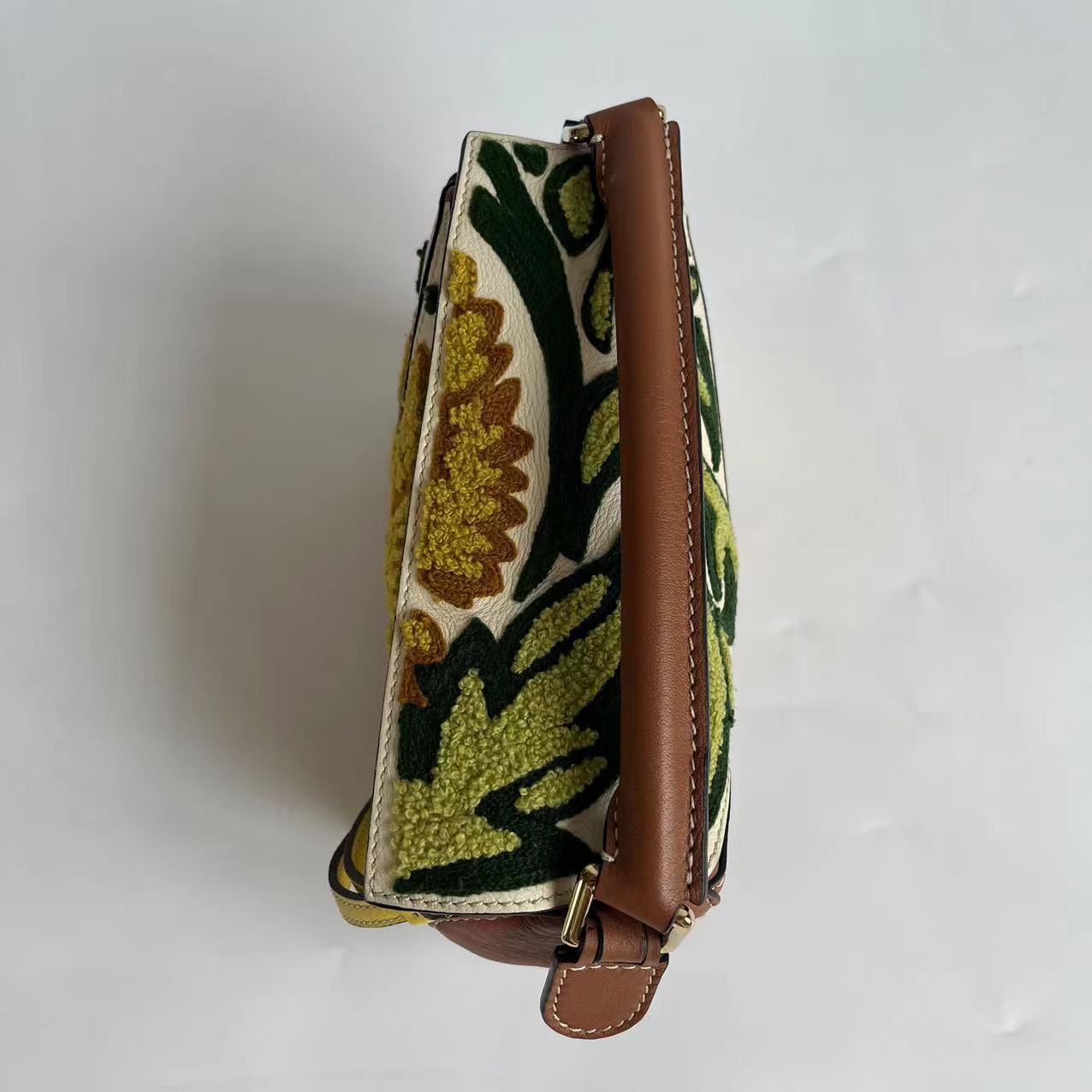 Loewe x William De Morgan Puzzle Small Embroidered Yellow Multicolor For Sale 1
