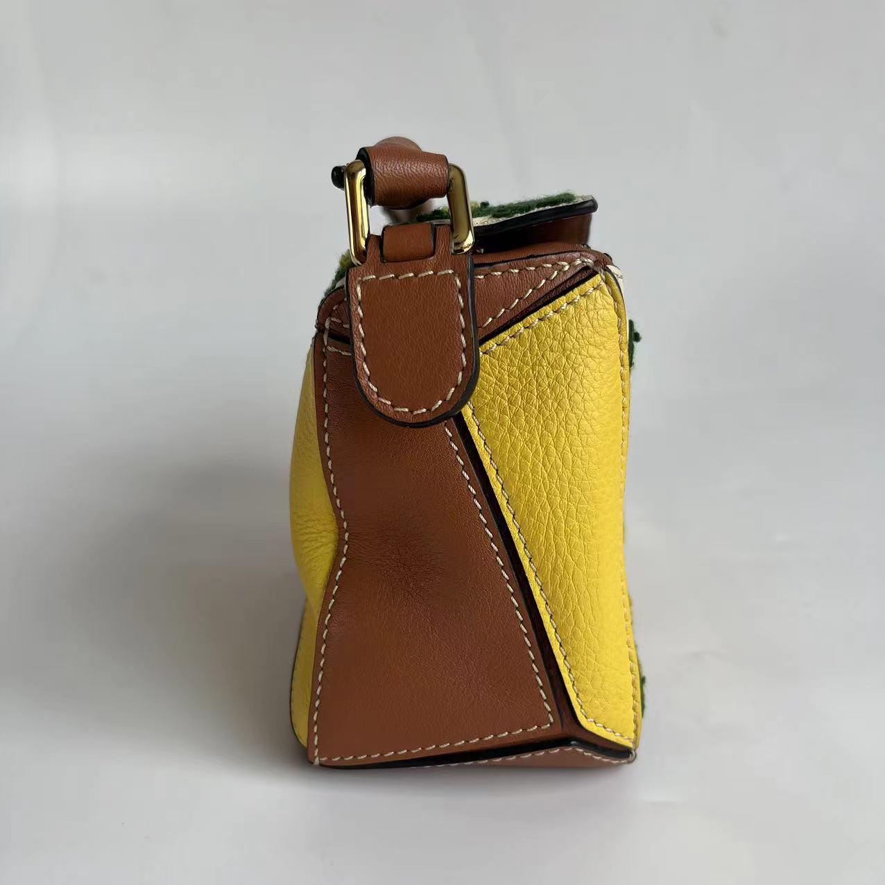 Loewe x William De Morgan Puzzle Small Embroidered Yellow Multicolor For Sale 3