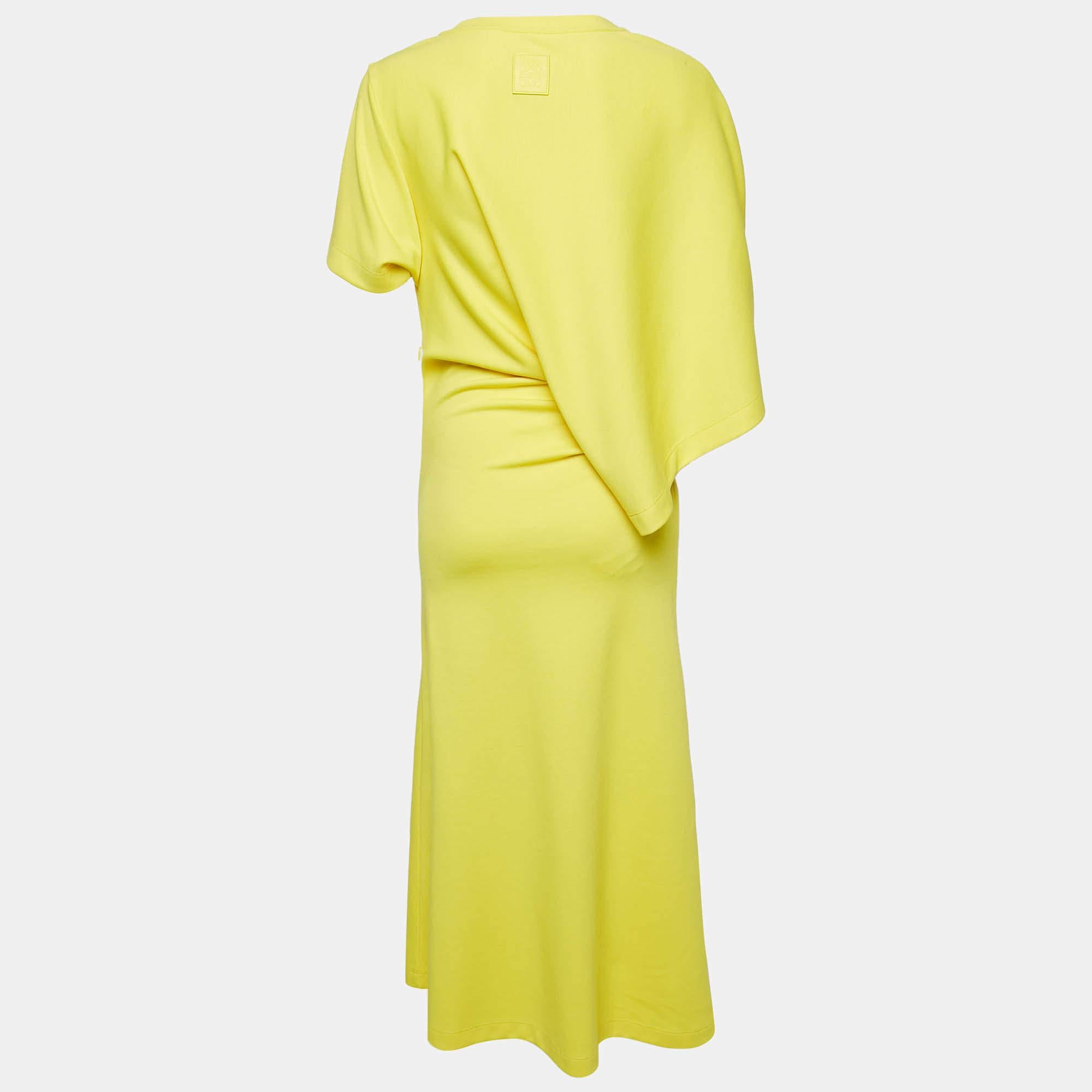 Découvrez les joies d'une confection experte avec cette robe de créateur pour femme. Fabriqué avec soin  il offre une coupe impeccable et des détails luxueux  garantissant un confort inégalé. Cette magnifique création rehaussera votre style sans