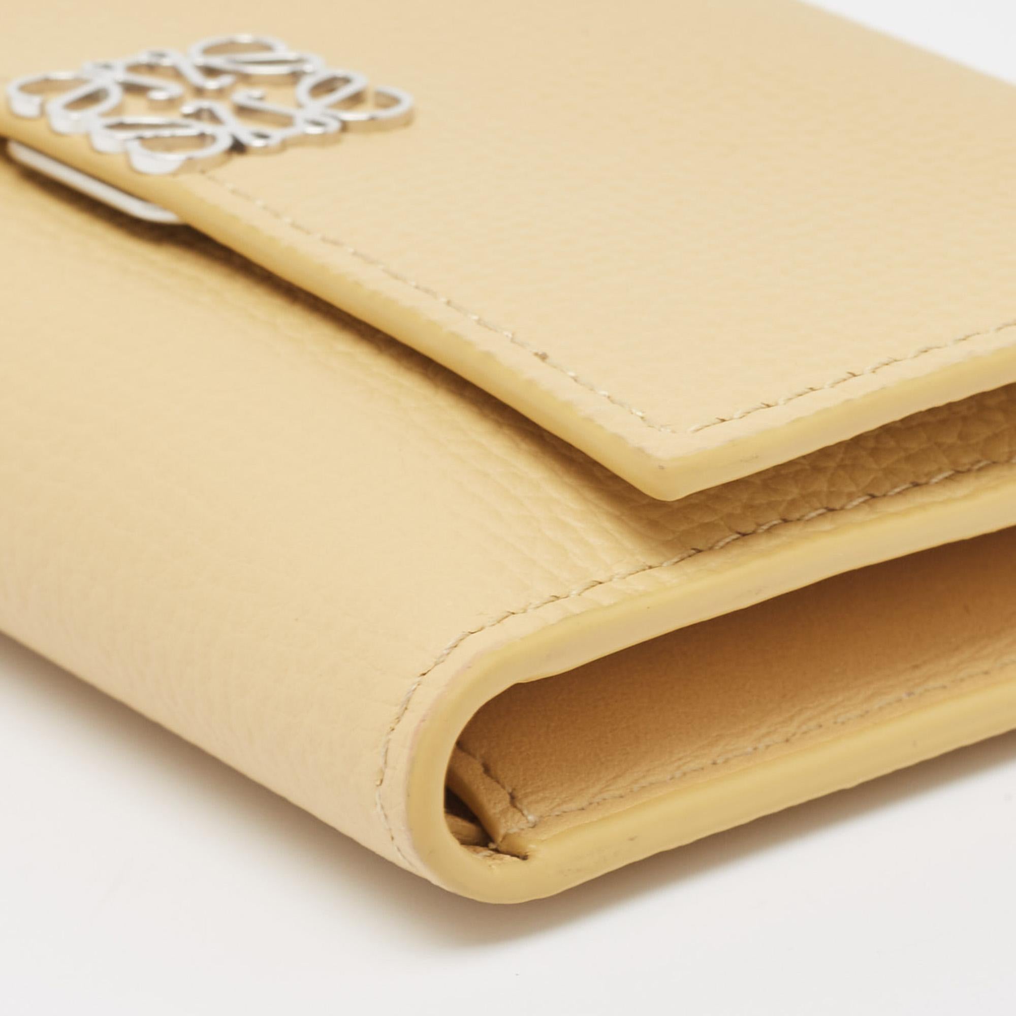 Loewe Gelbes Anagramm-Dreifach-Brieftasche aus Leder im Angebot 7
