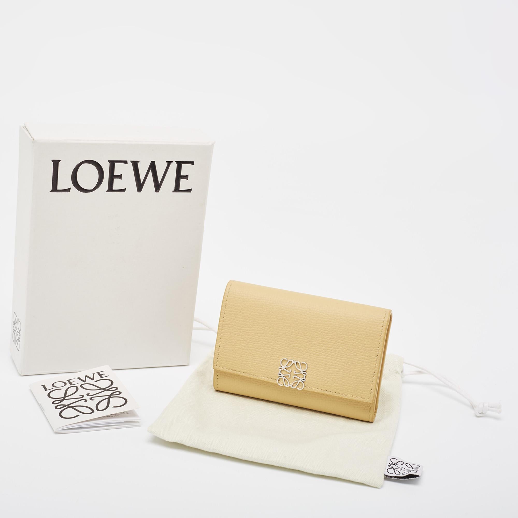 Loewe Gelbes Anagramm-Dreifach-Brieftasche aus Leder im Angebot 3