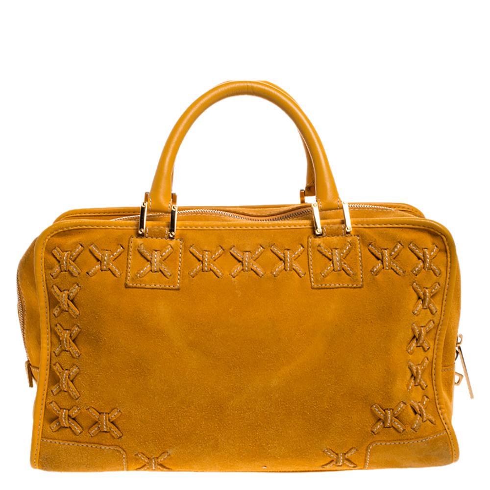 A spacious and stylish bag that can hold more than just your essentials with ease, the Amazona is one of the most popular bags from Loewe. A must-have for women on the go, it has a functional shape. Crafted in yellow suede and leather, this bag is