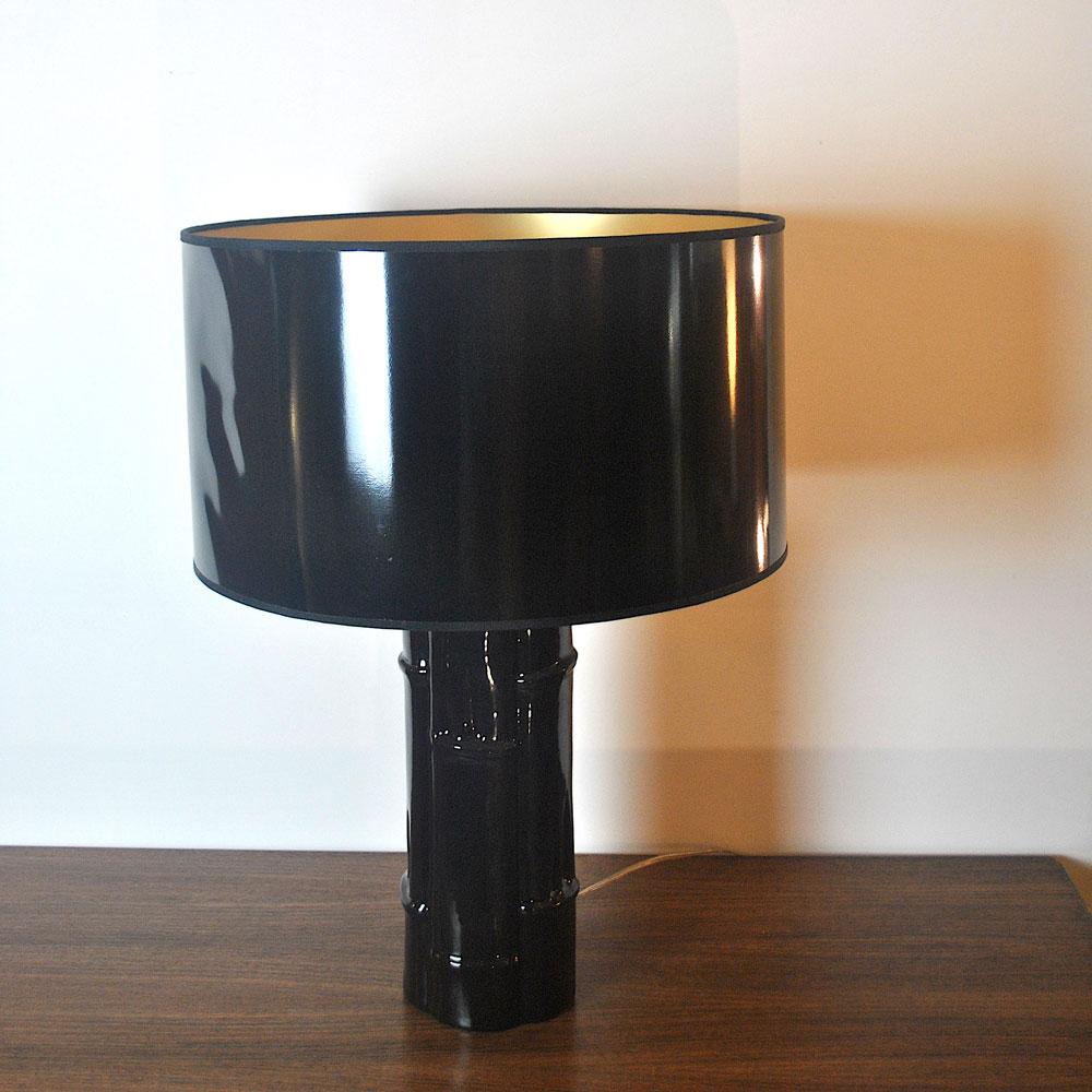 A Classic from the 1970s table lamp Italian production.
 