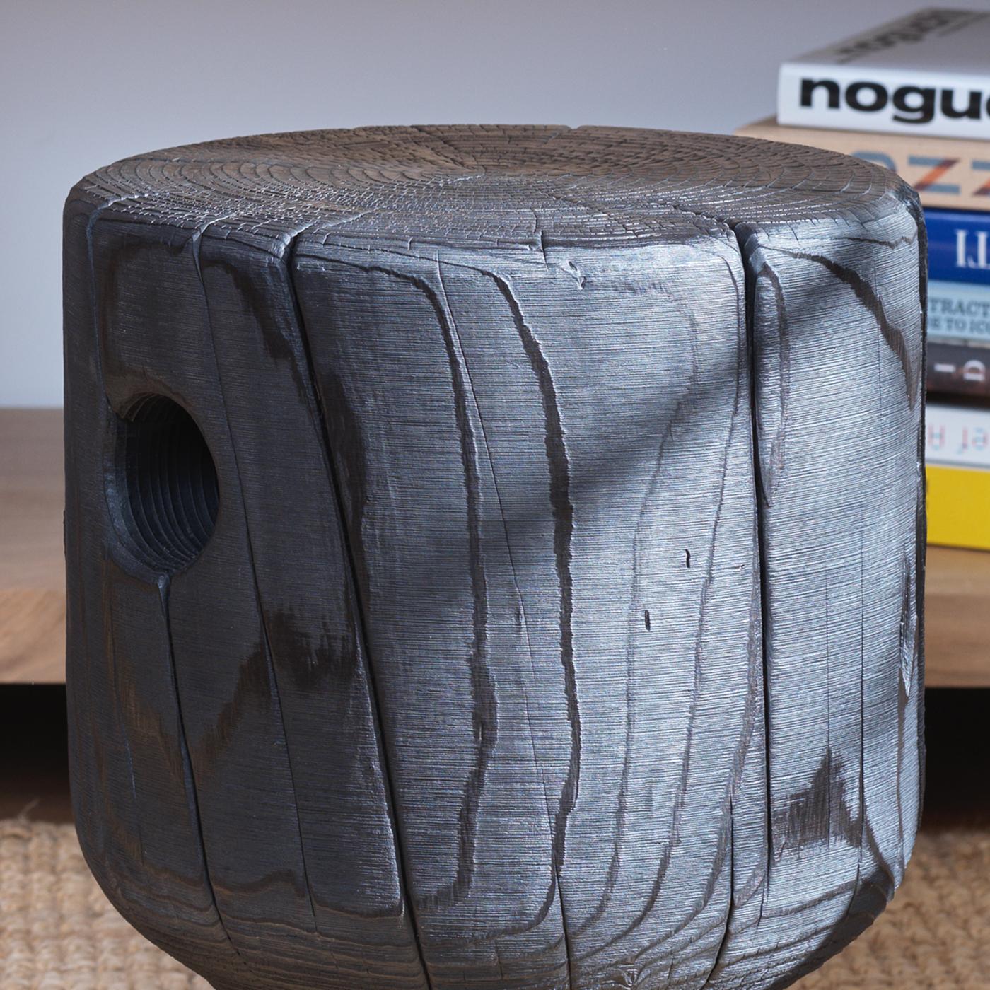 XXIe siècle et contemporain Tabouret en cèdre brûlé Lofi en vente