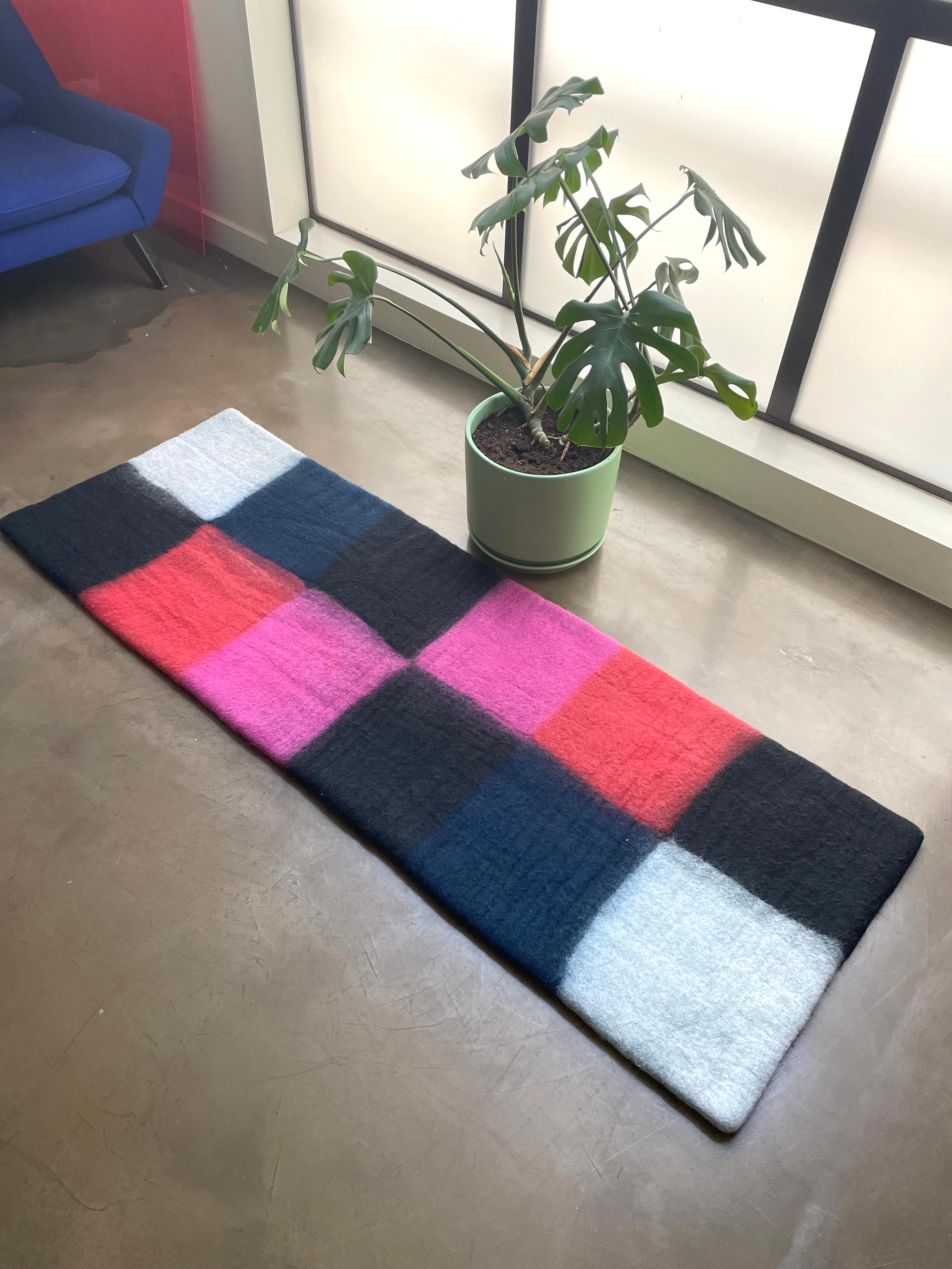 Nepalese Tappeto LoFi Runner Peace Industry (R) in vendita