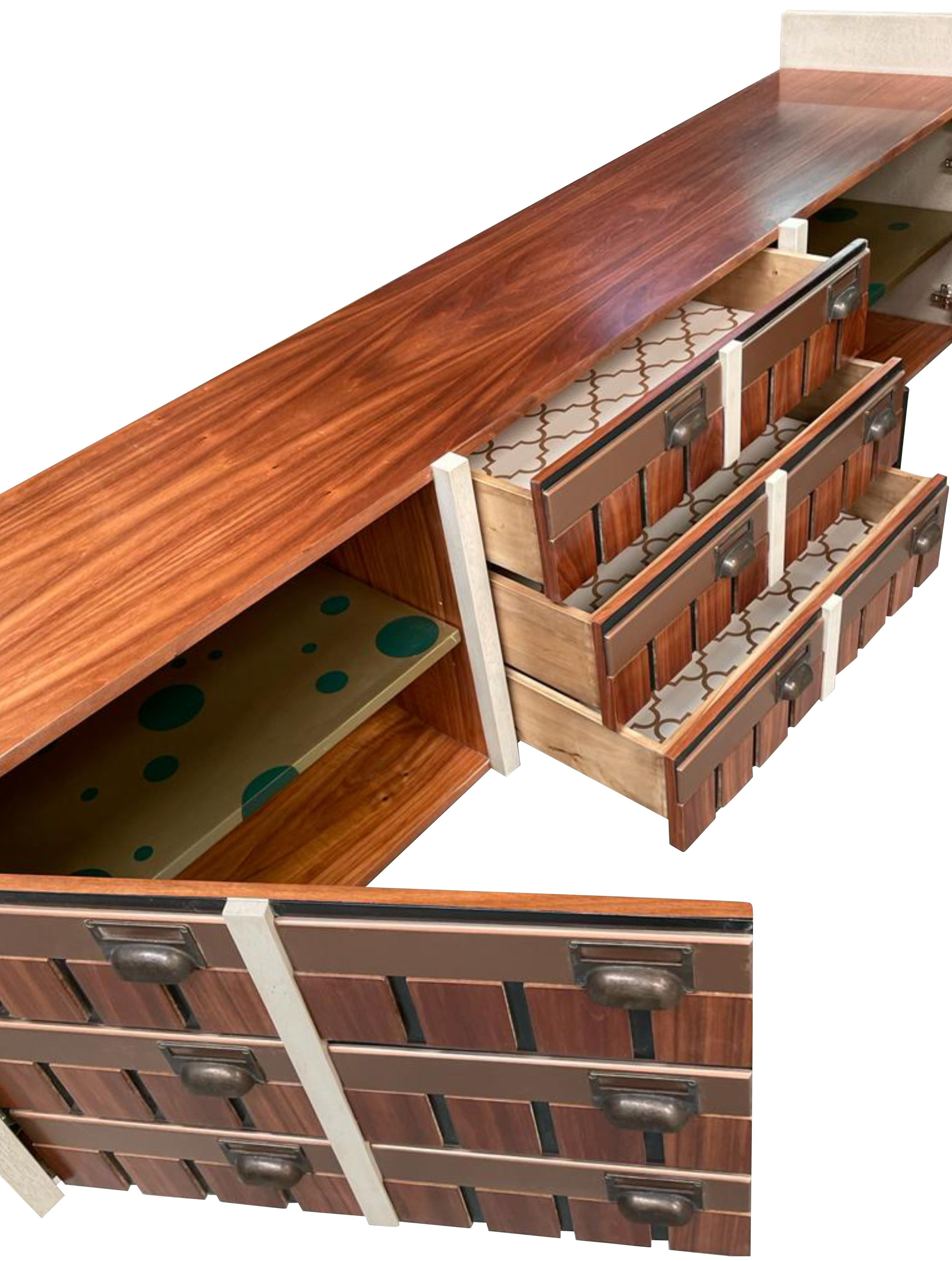 Credenza Loft in stile industriale, due ante e tre cassetti, di Lola Glamour in vendita 7