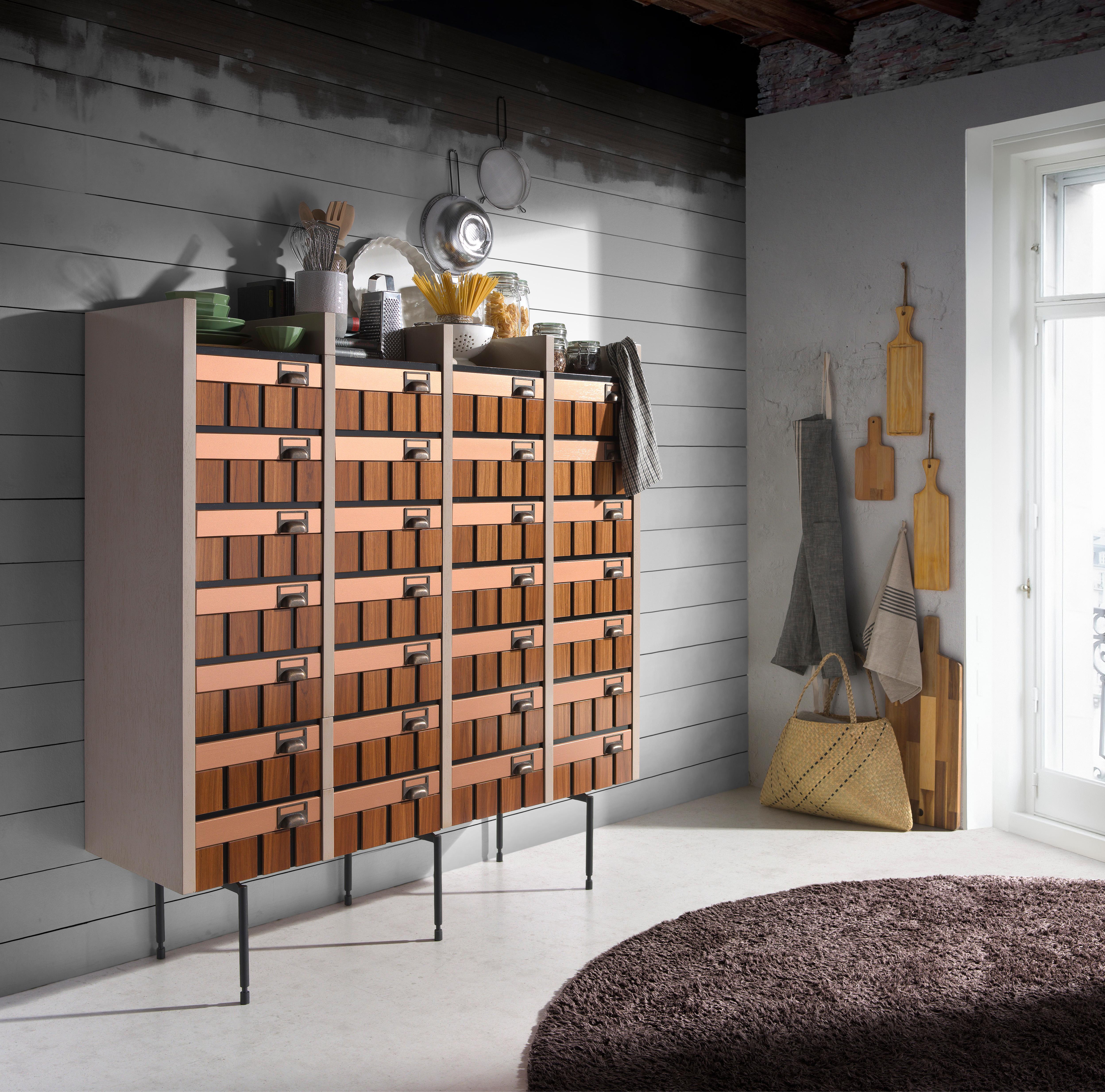 Armario Loft Estilo Industrial Madera y Hierro by Lola Glamour
Dimensiones: P 45 x An 147 x Al 160 cm
Materiales: Madera, hierro.

El armario Loft se inspira en las legendarias piezas de estilo industrial, con piezas de hierro, cajones repetidos o