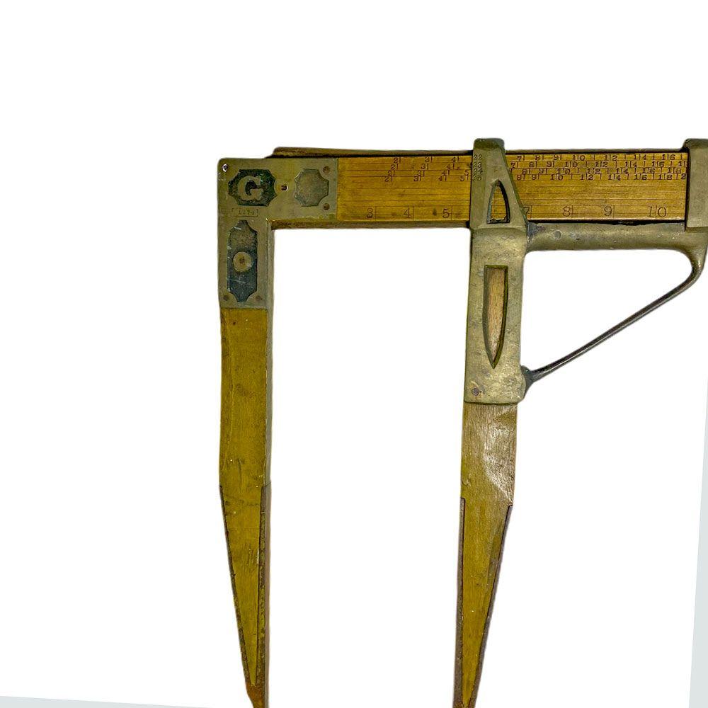 Rustique Caliper à bûches, fabriqué par William Greenleaf Company, Belmont, MA en vente