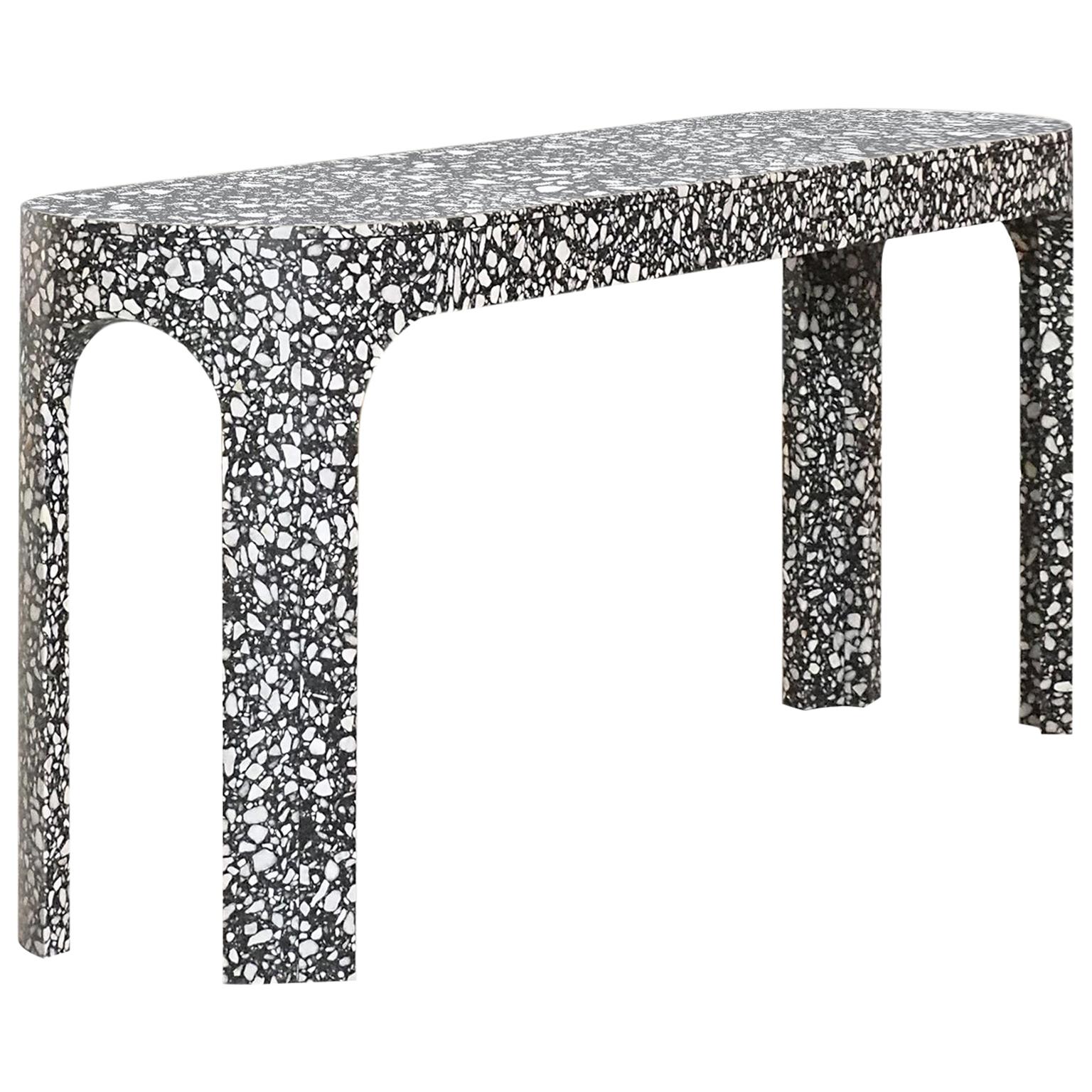 Console Loggia, marbre Terrazzo noir par Portego