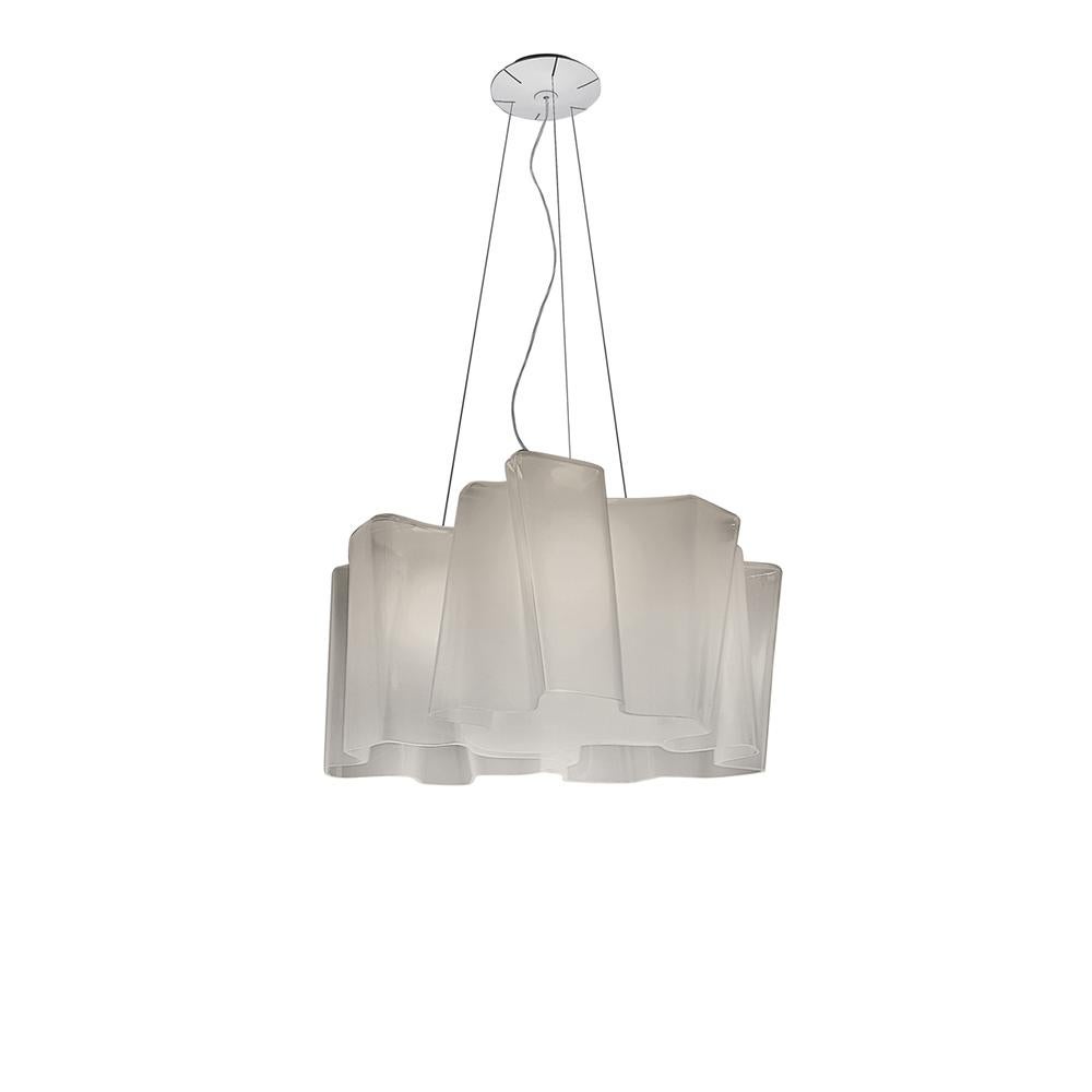 Inspired by the rays of light as they diffuse through the atmosphere, Logico’s blown-glass diffuser takes an organic shape used throughout the collection. 
 
Logico Mini & Classic ares now available in three color options: milky white, smoky grey,