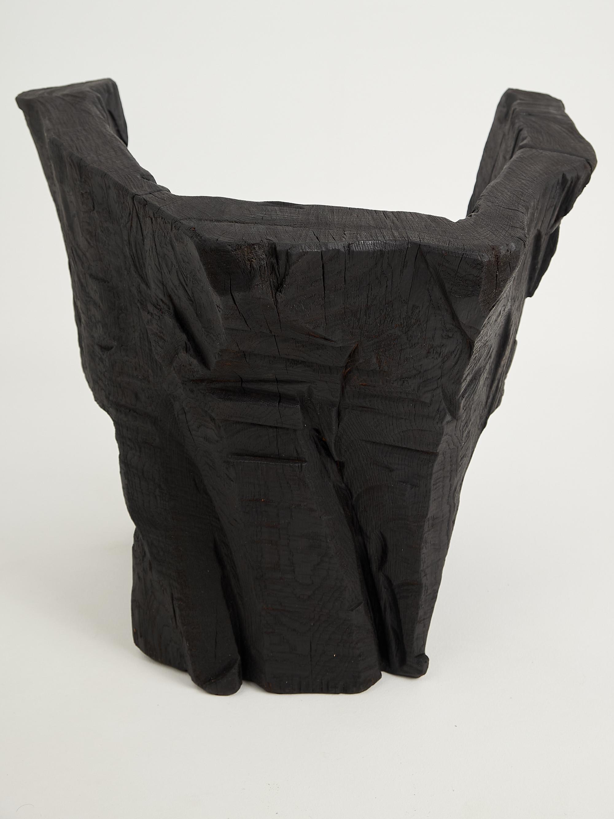 Logniture, Sillón Escultural Brutalista, Madera Maciza de Roble Quemado, Único 1/1 en venta 4