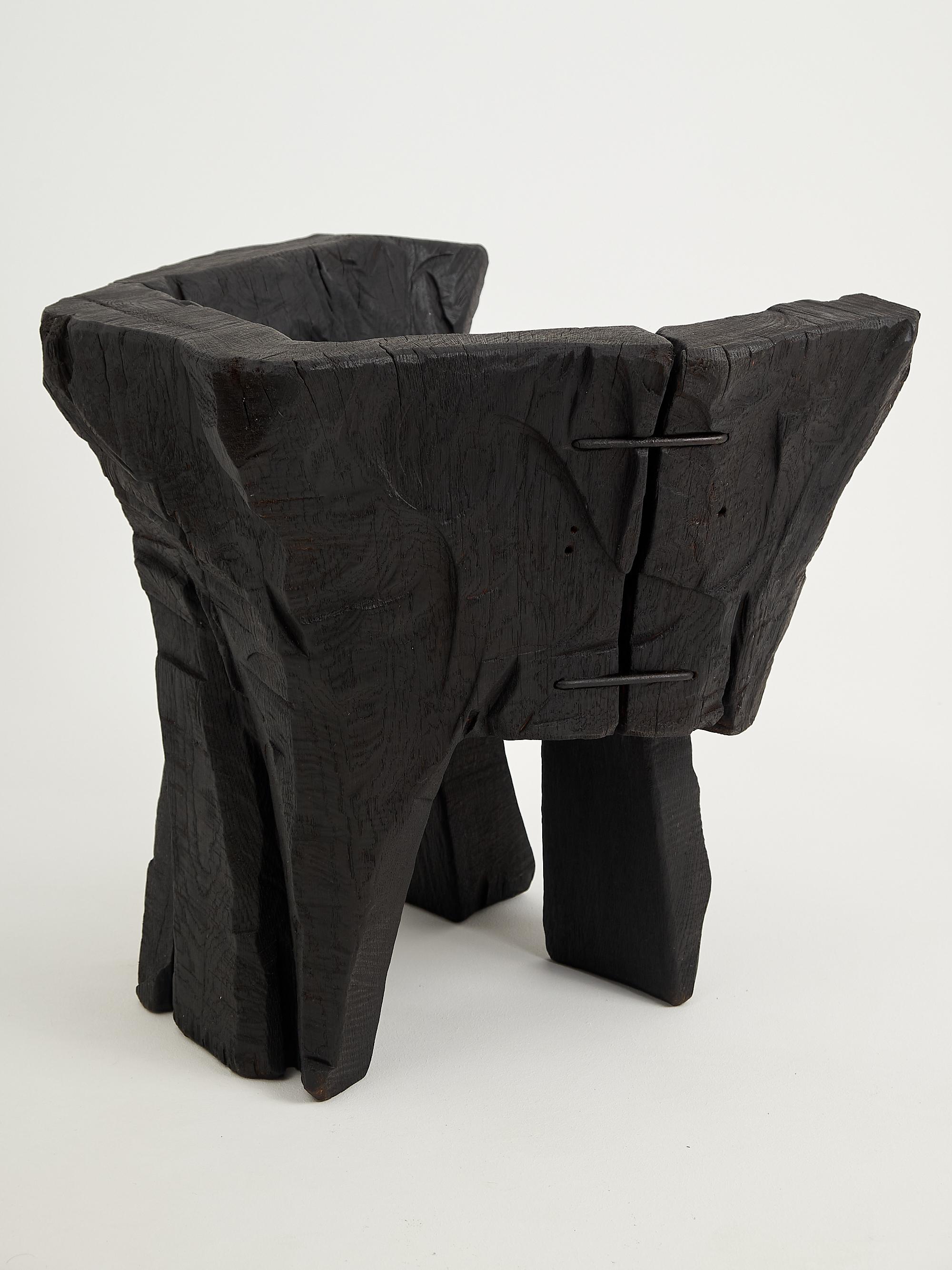 Logniture, Sillón Escultural Brutalista, Madera Maciza de Roble Quemado, Único 1/1 en venta 7