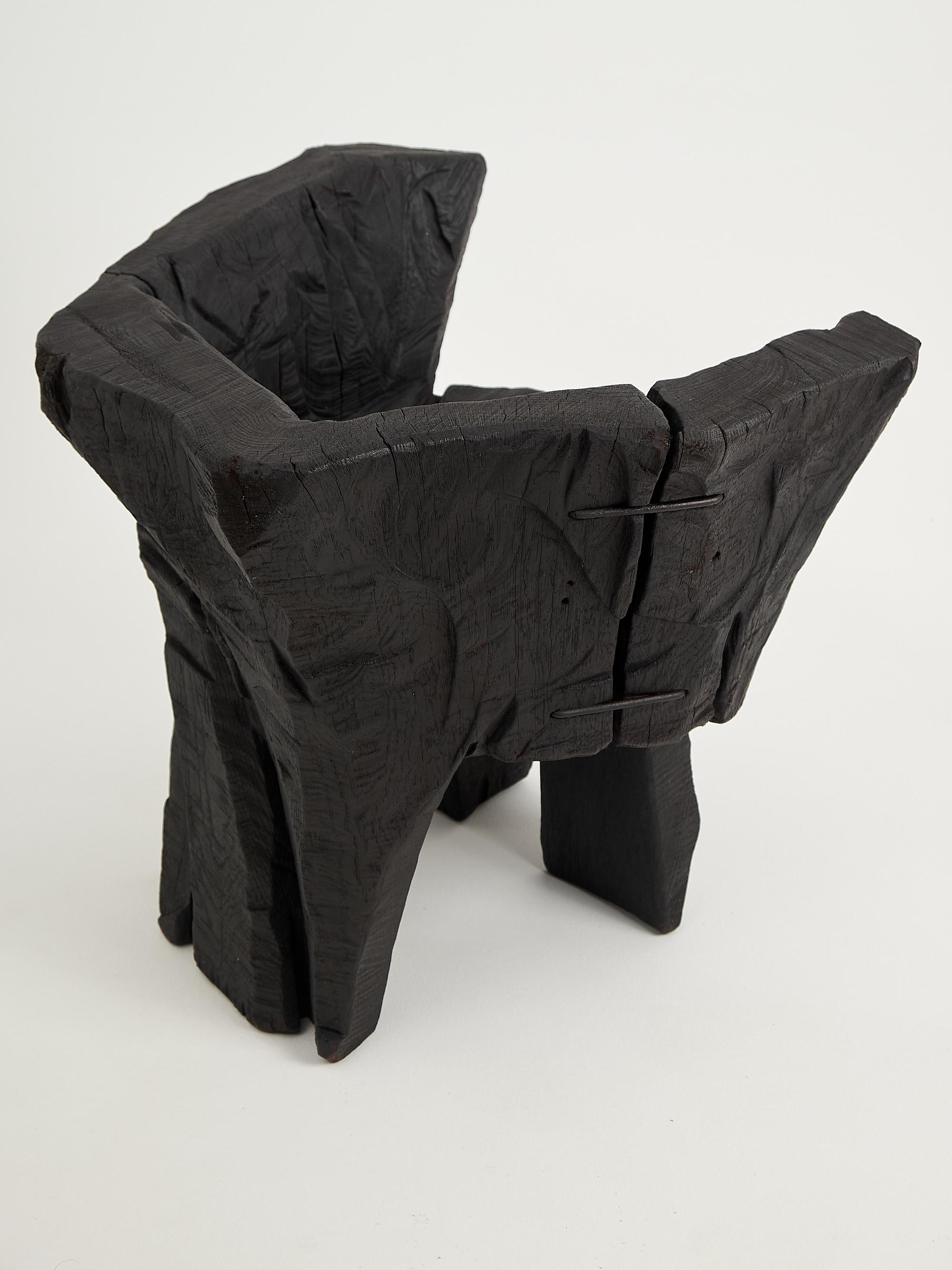 Logniture, Sillón Escultural Brutalista, Madera Maciza de Roble Quemado, Único 1/1 en venta 8