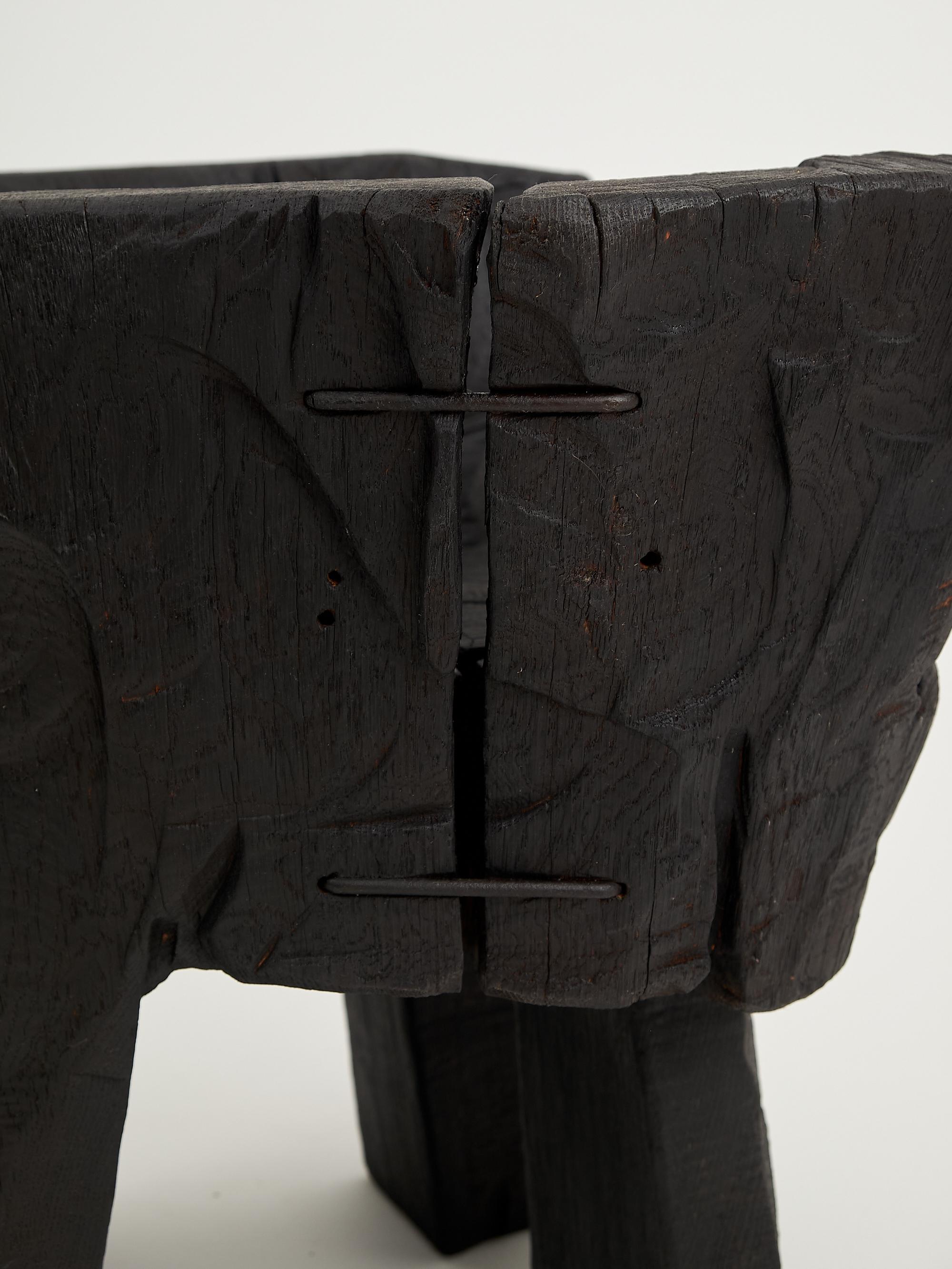 Logniture, Sillón Escultural Brutalista, Madera Maciza de Roble Quemado, Único 1/1 en venta 9