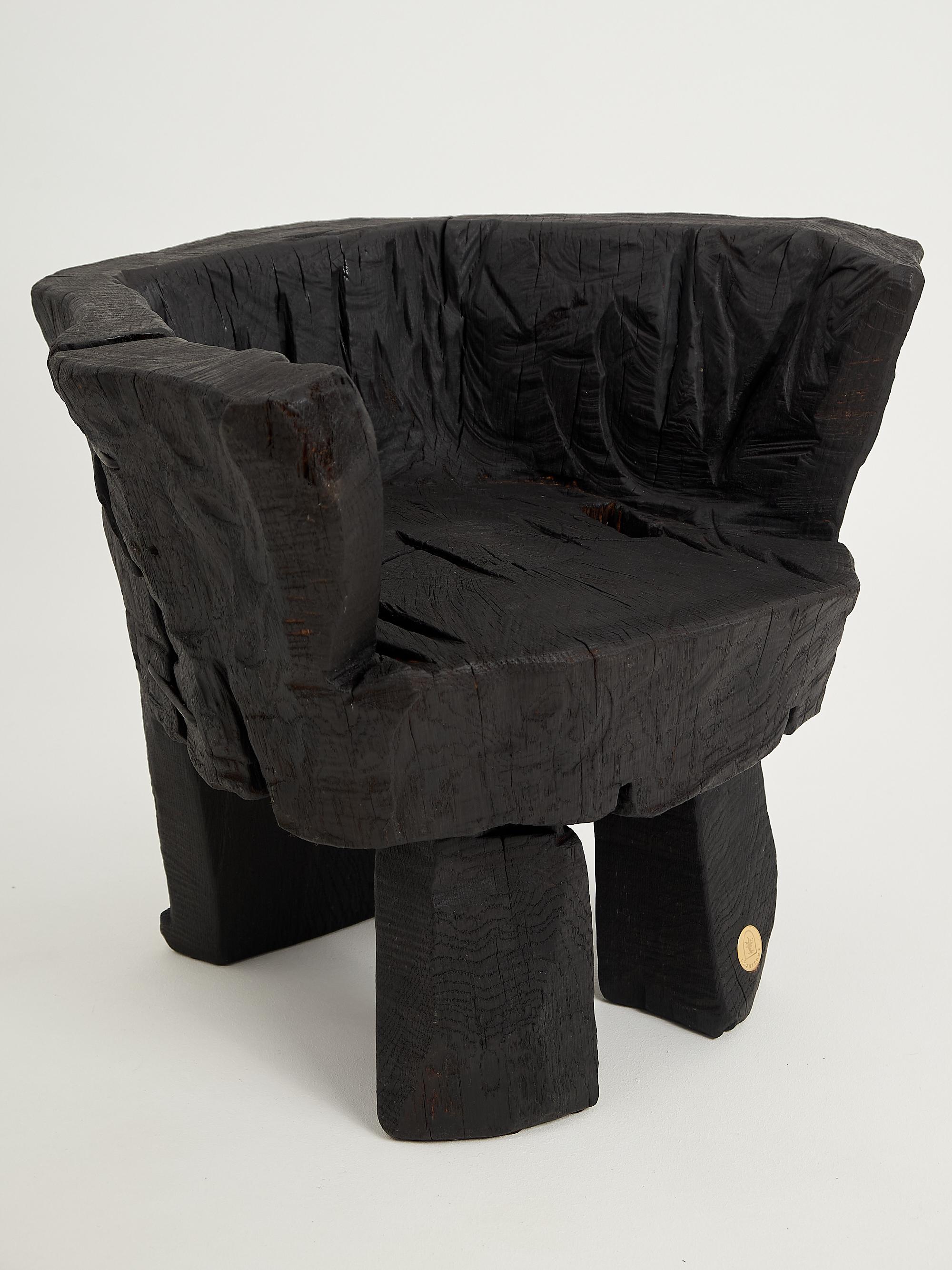 Logniture, Sillón Escultural Brutalista, Madera Maciza de Roble Quemado, Único 1/1 en venta 10