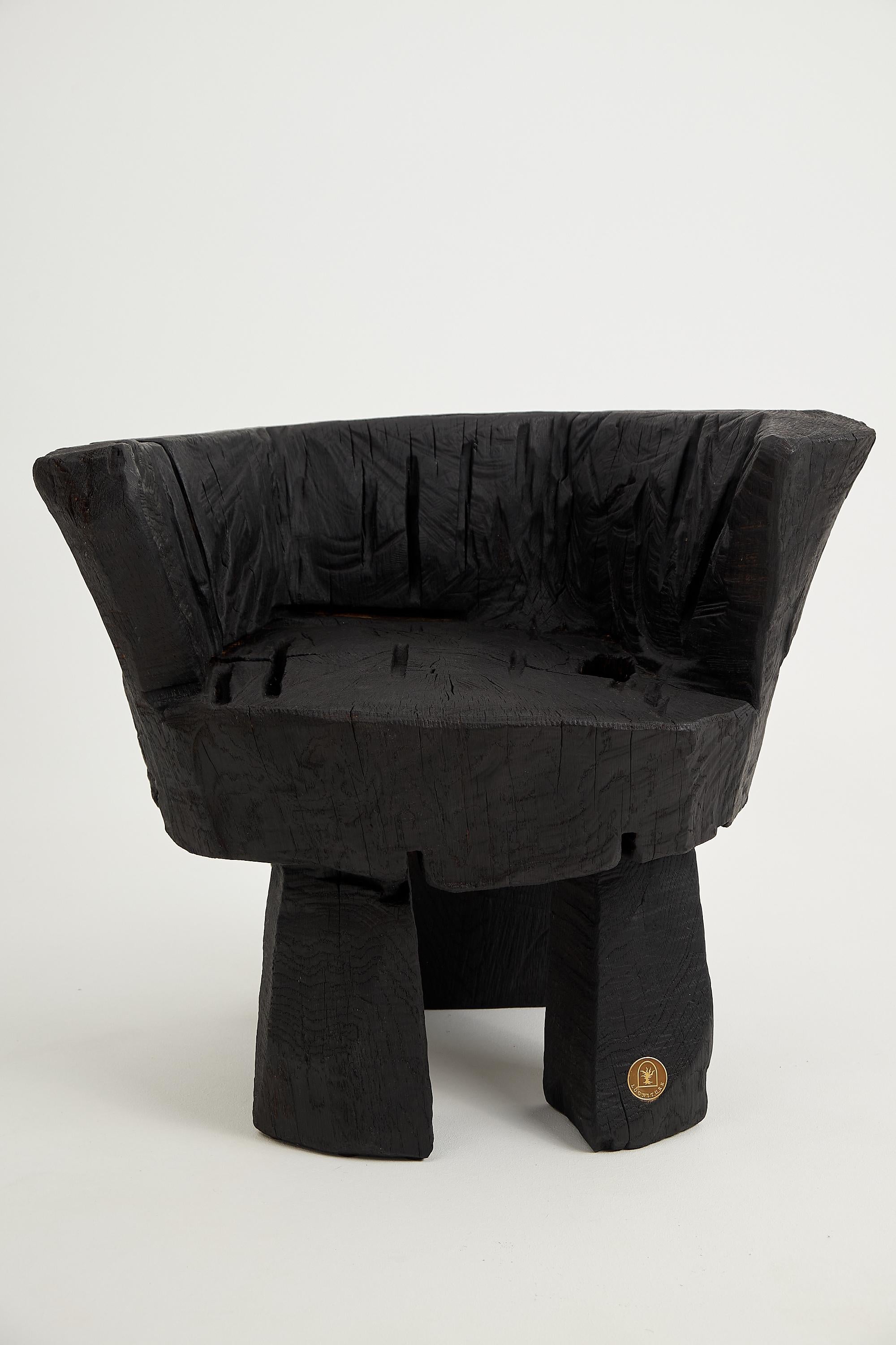 Logniture, Sillón Escultural Brutalista, Madera Maciza de Roble Quemado, Único 1/1 Croata en venta