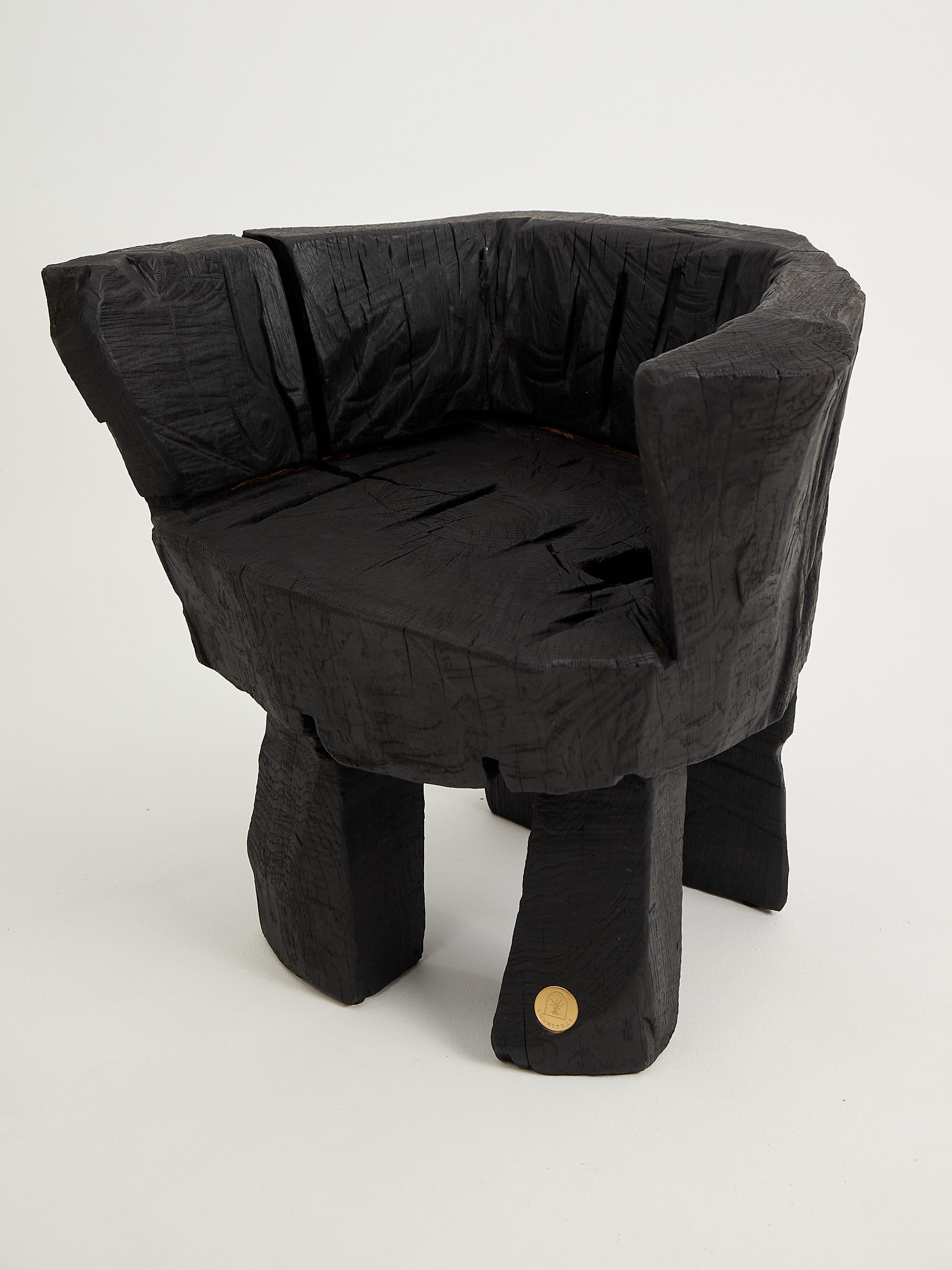Logniture, Sillón Escultural Brutalista, Madera Maciza de Roble Quemado, Único 1/1 en venta 1